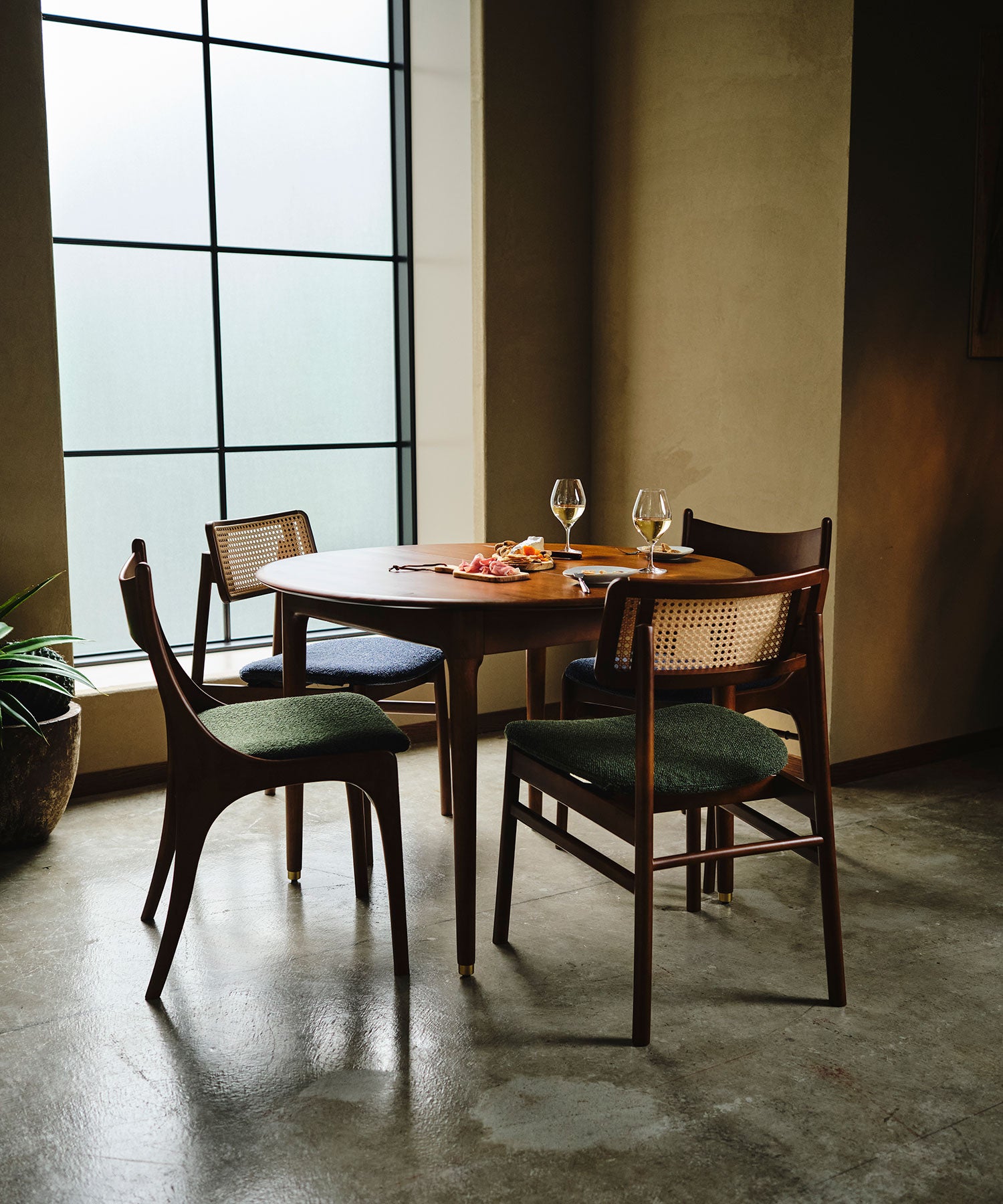 【予約・12月下旬入荷予定】CARINA CHAIR BROWN