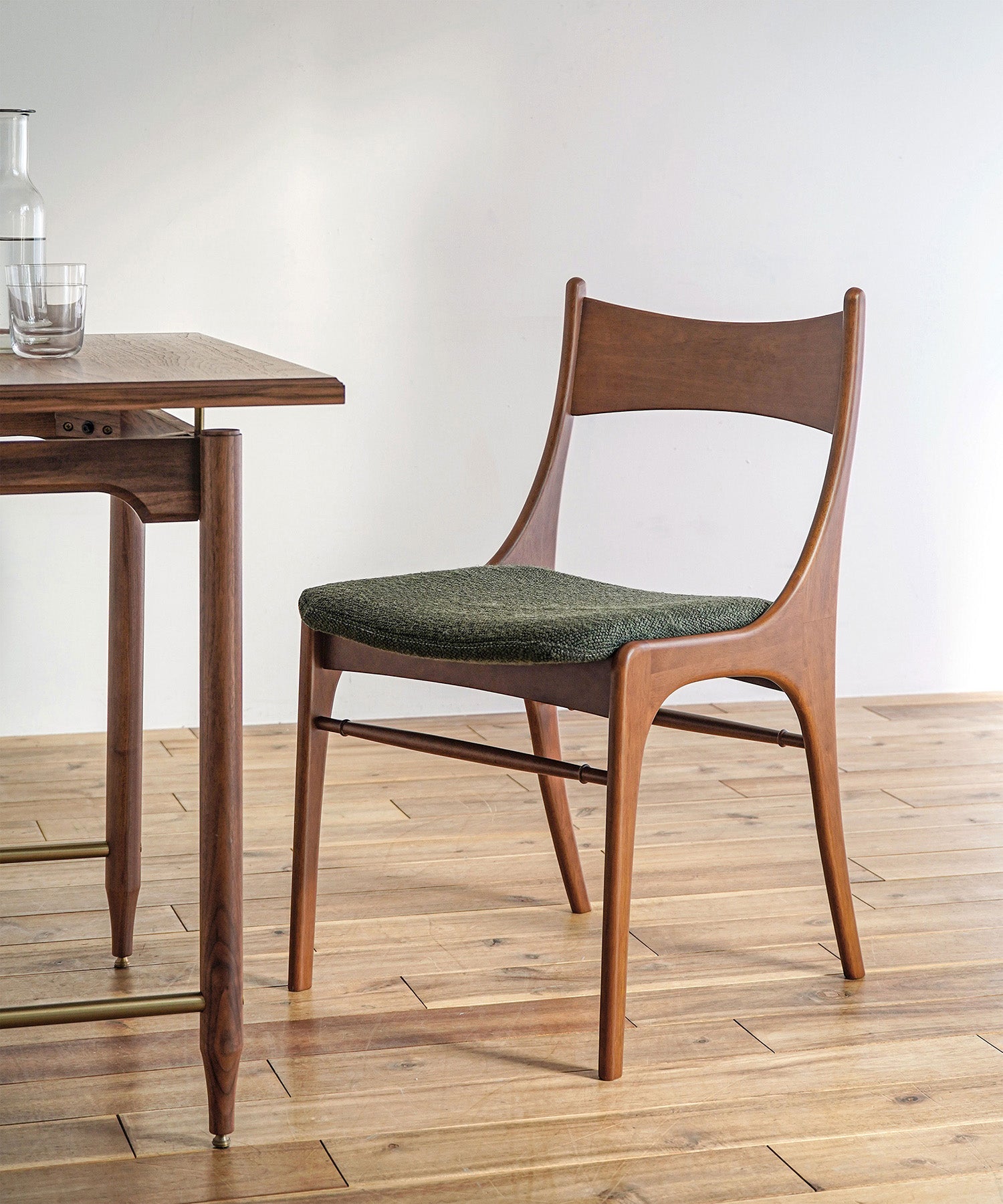 BELTA CHAIR BROWN