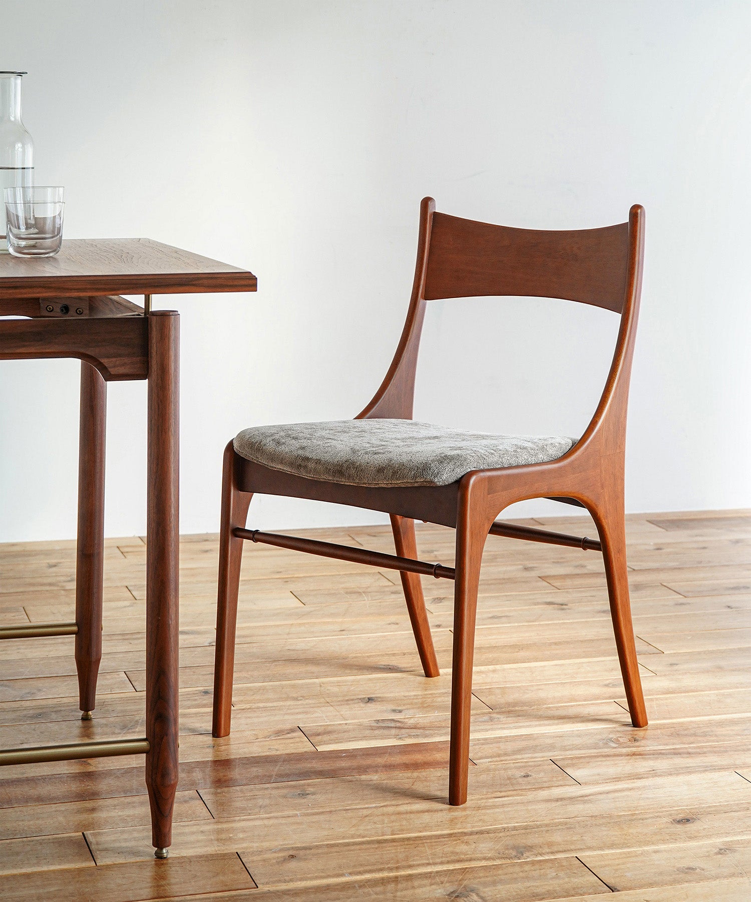 BELTA CHAIR BROWN