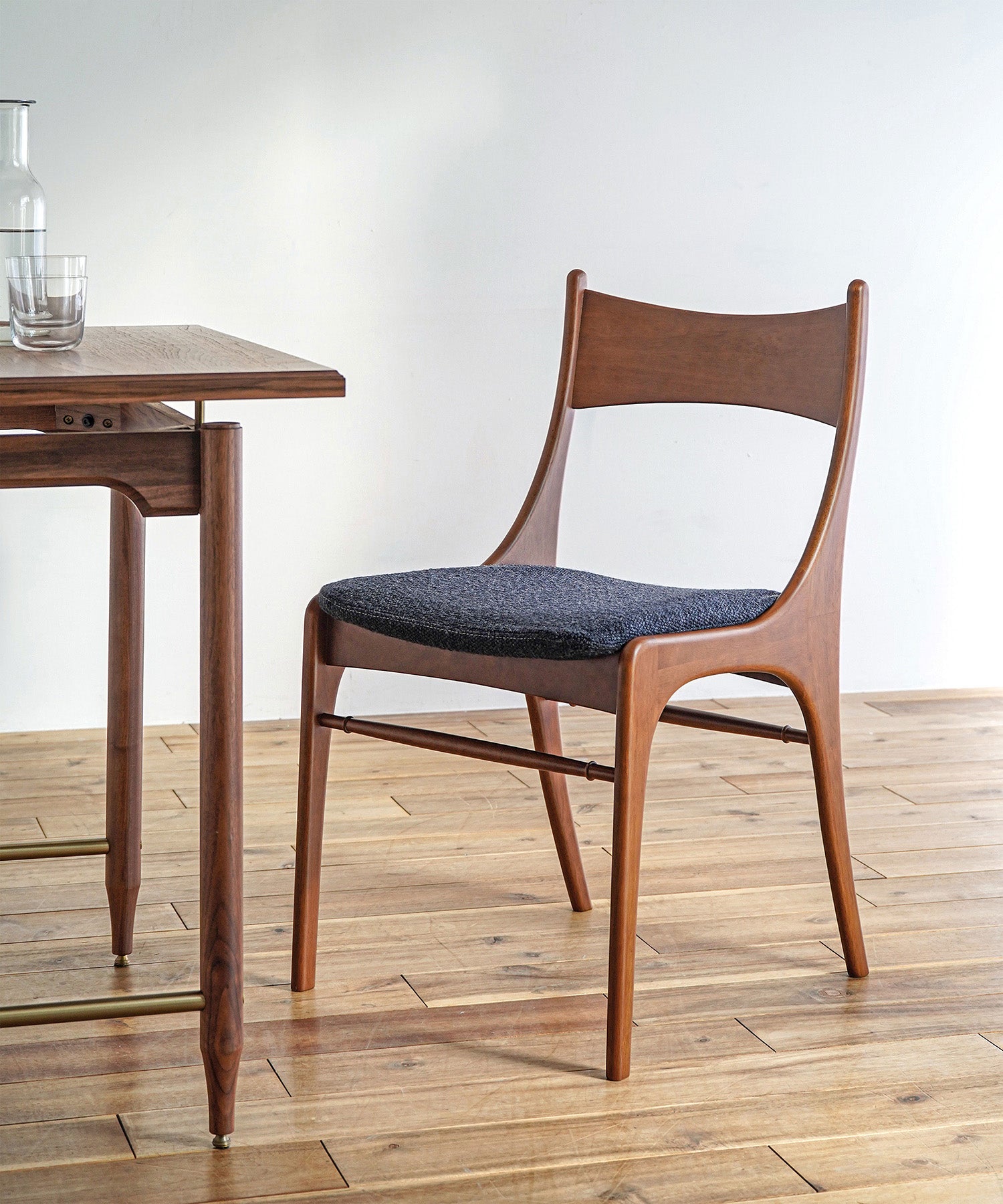 BELTA CHAIR BROWN
