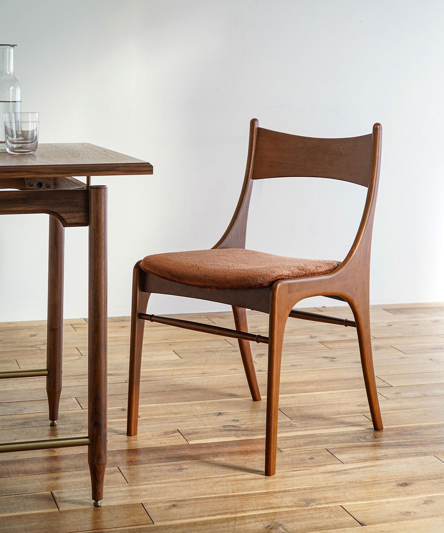 BELTA CHAIR BROWN