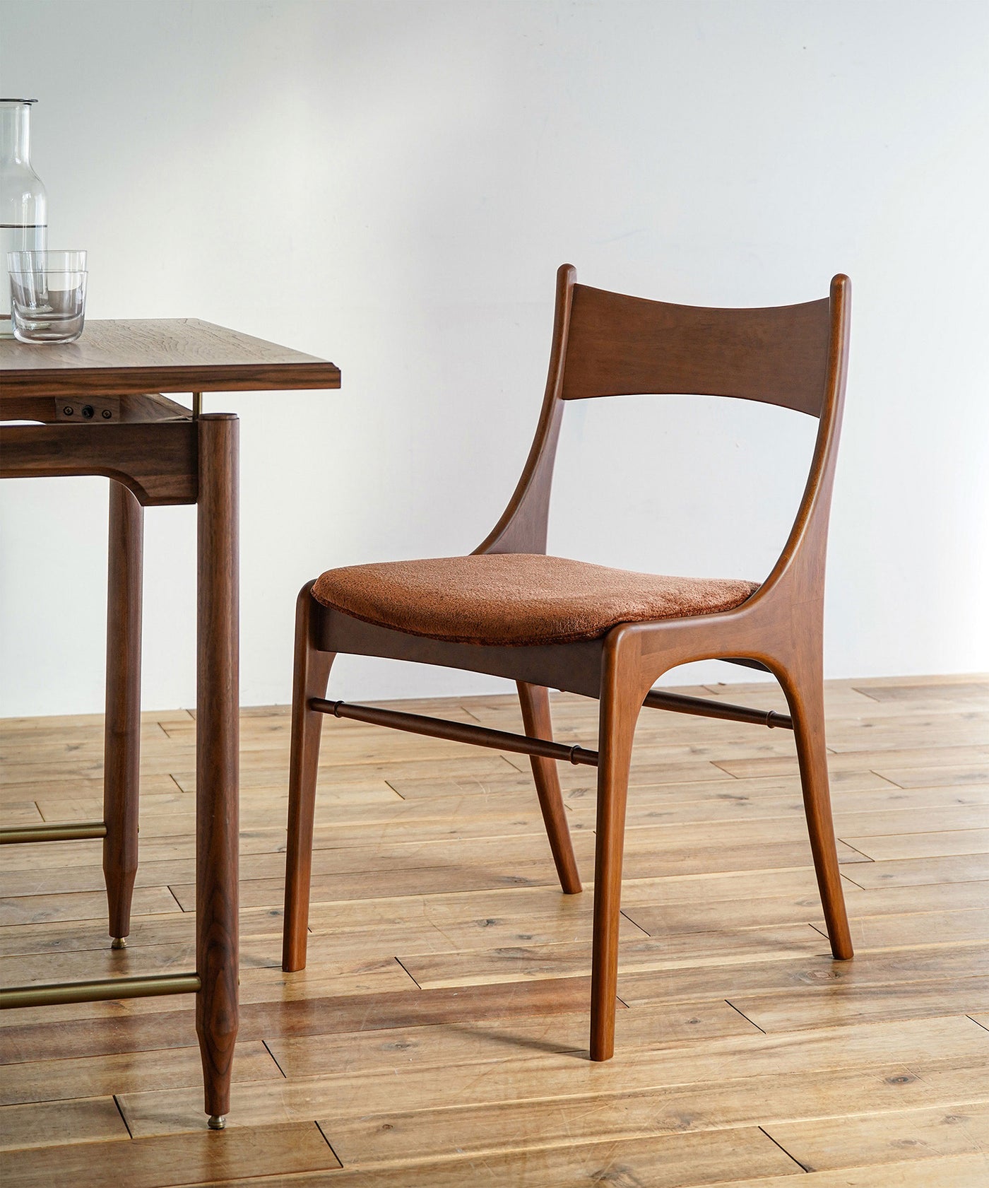 【予約商品・3月下旬入荷予定】BELTA CHAIR BROWN