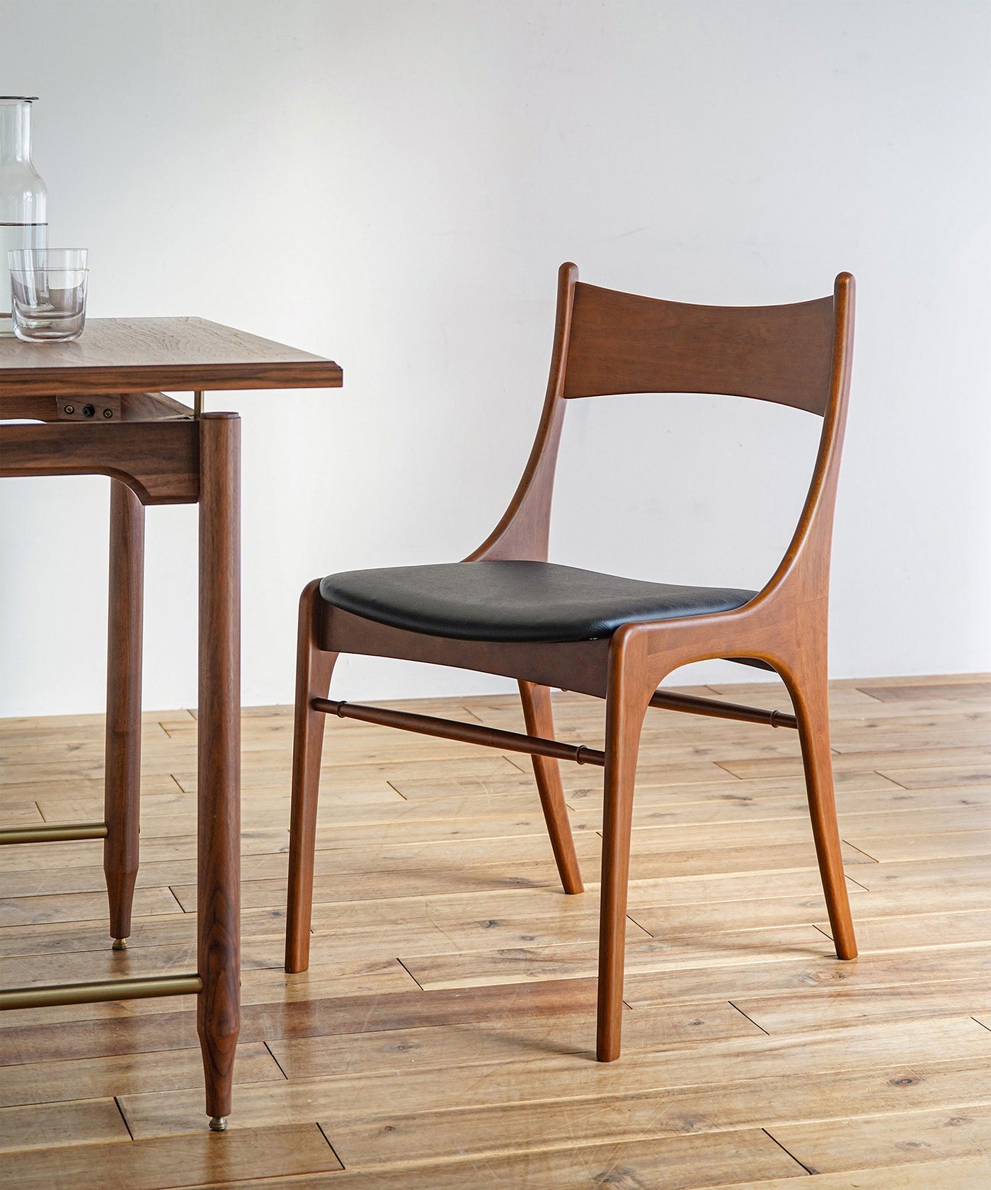 【予約商品・3月下旬入荷予定】BELTA CHAIR BROWN