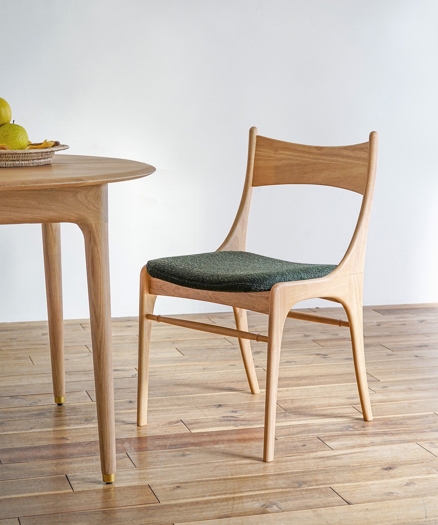 【予約商品・3月下旬入荷予定】BELTA CHAIR NATURAL