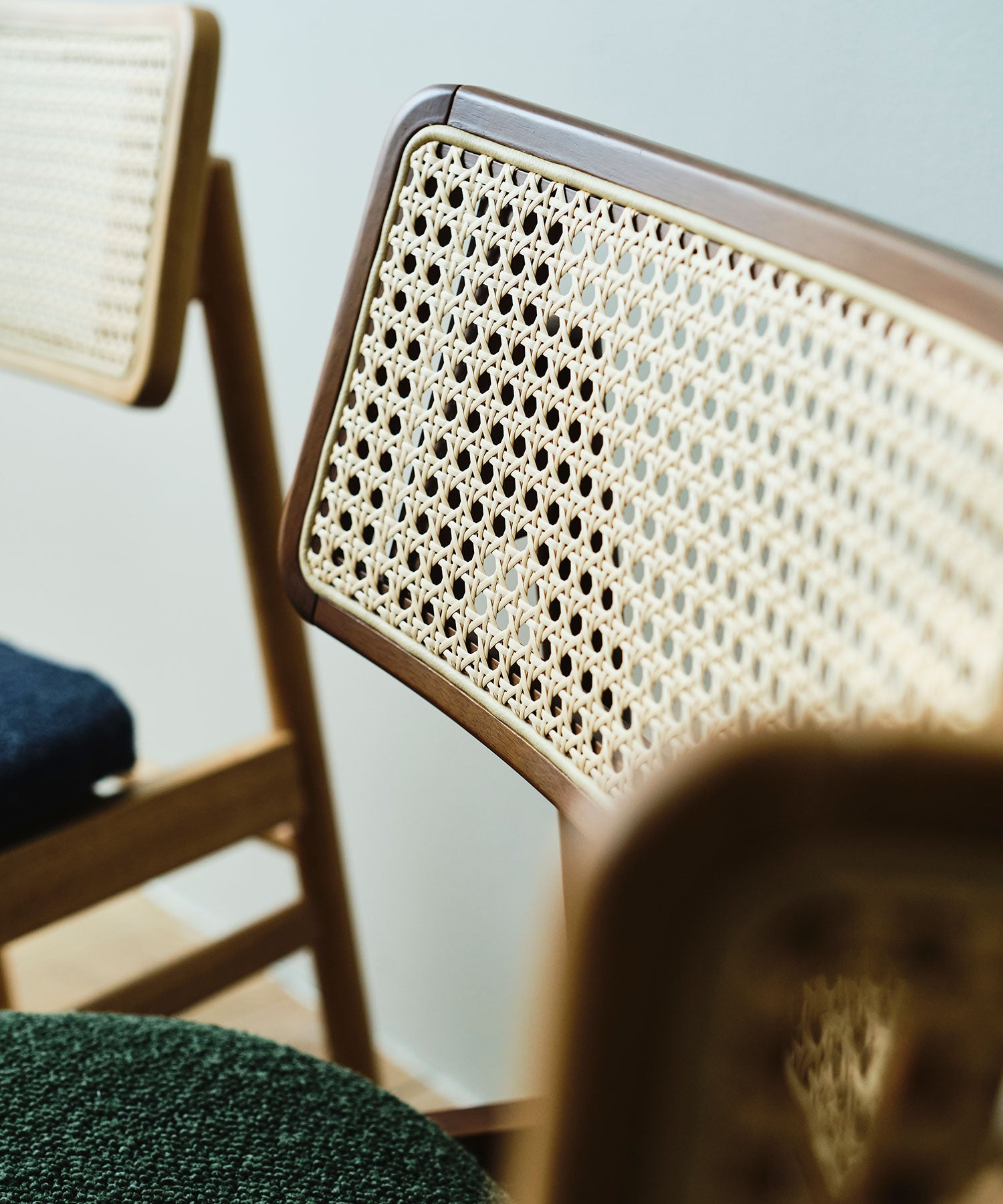 樹脂製ラタンは毛羽立ちがないため、洋服に引っ掛かりにくいのが特長です