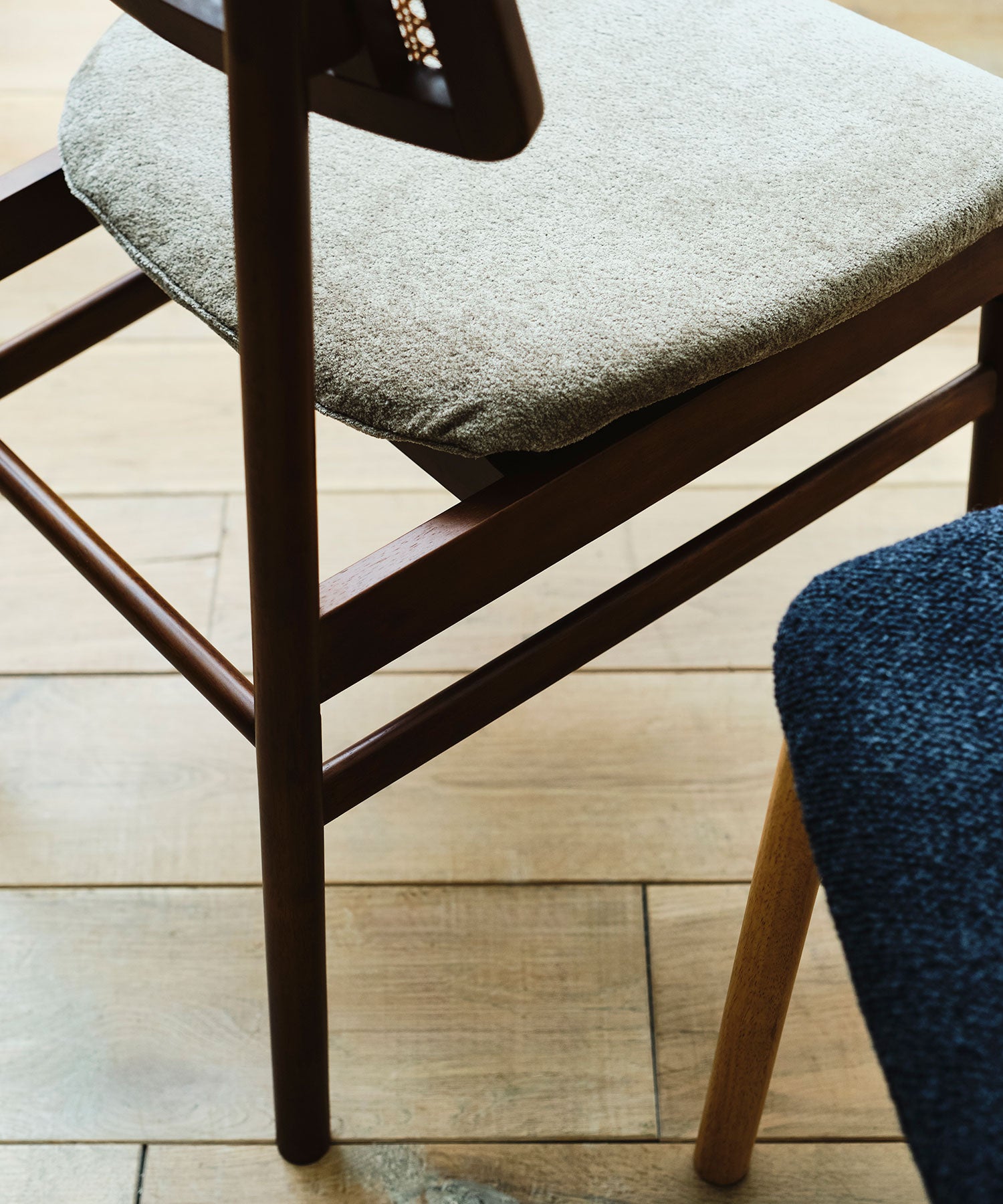 【予約・12月下旬入荷予定】CARINA CHAIR BROWN