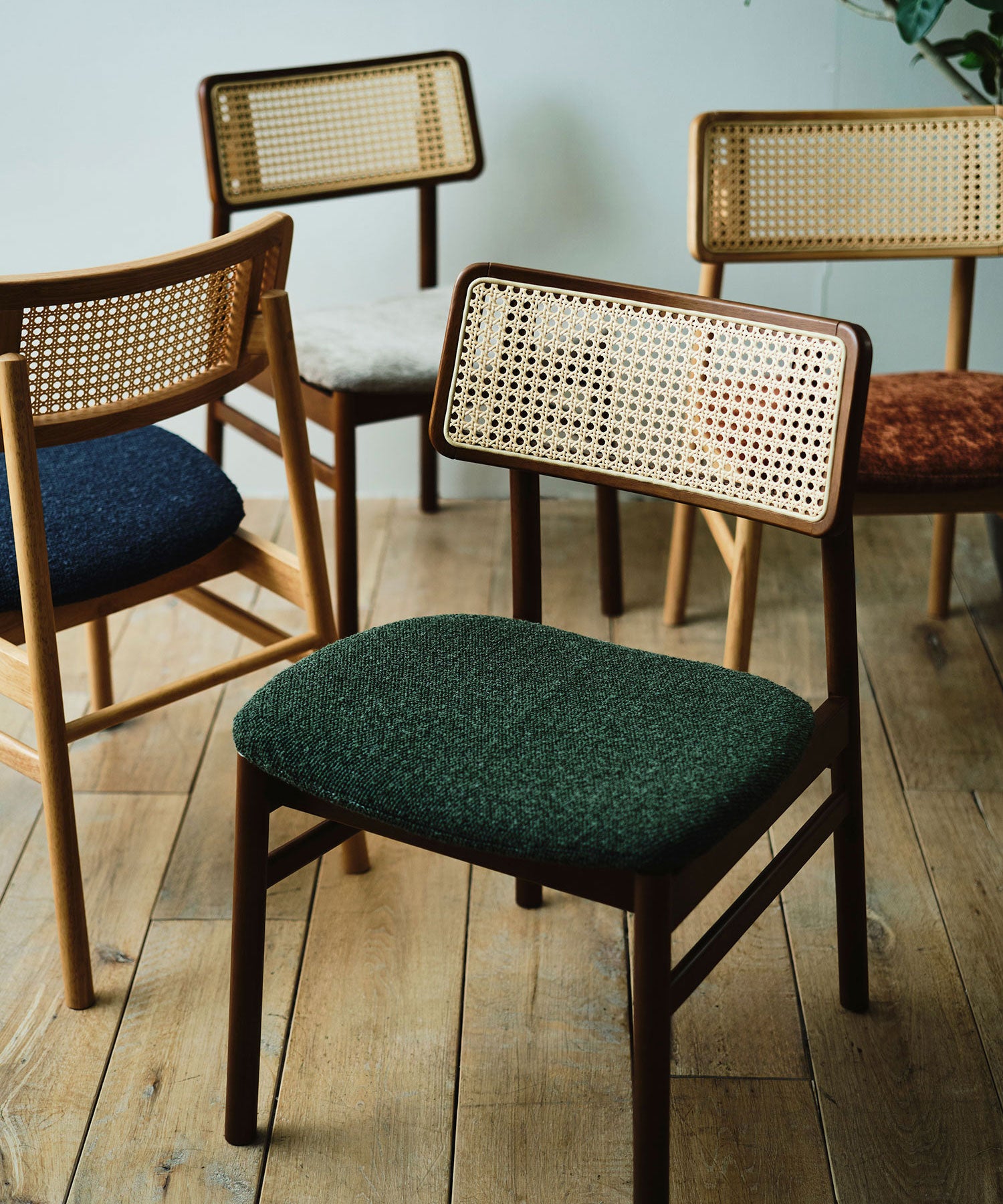 【予約・12月下旬入荷予定】CARINA CHAIR BROWN