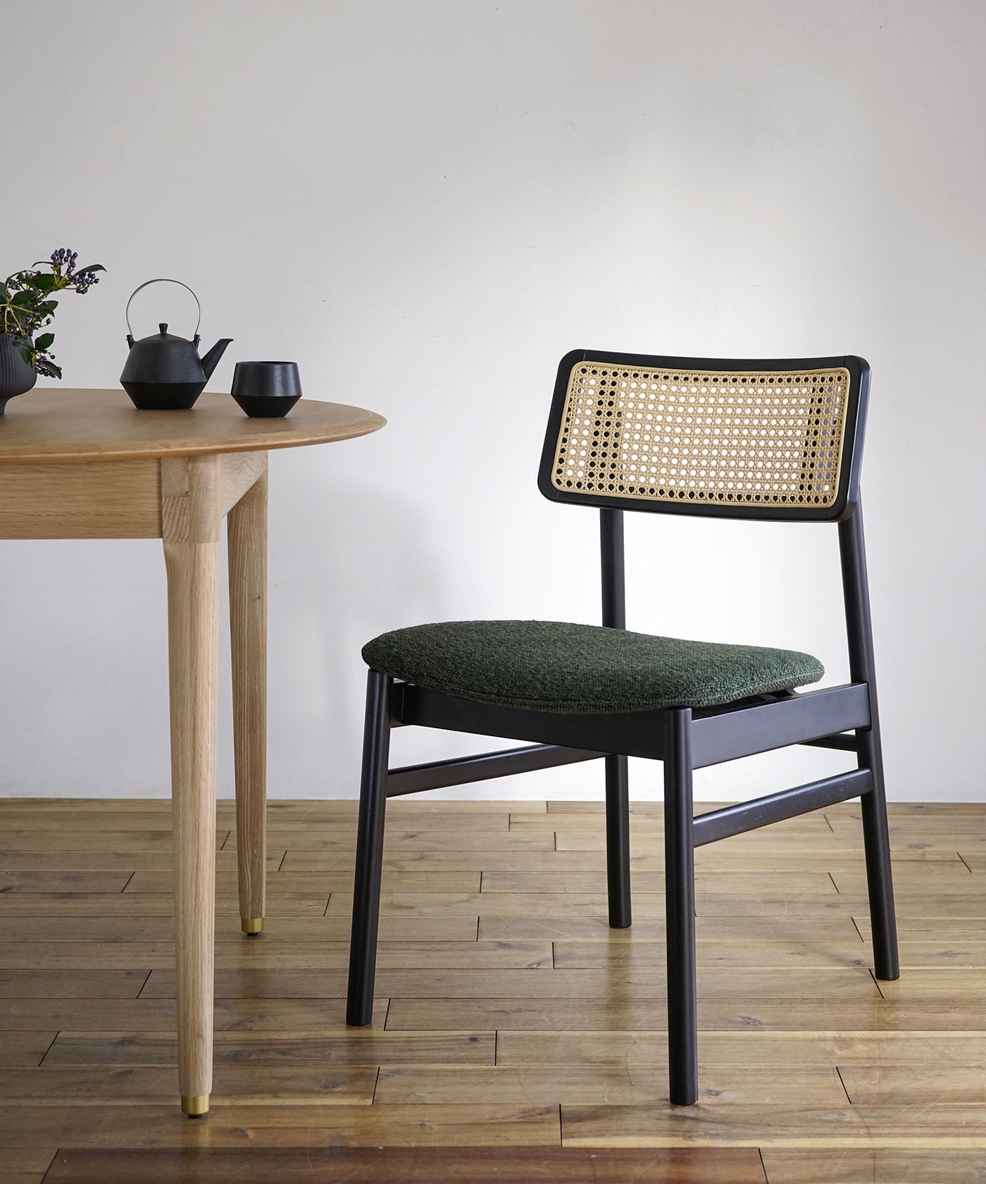 【予約・1月上旬入荷予定】CARINA CHAIR BLACK