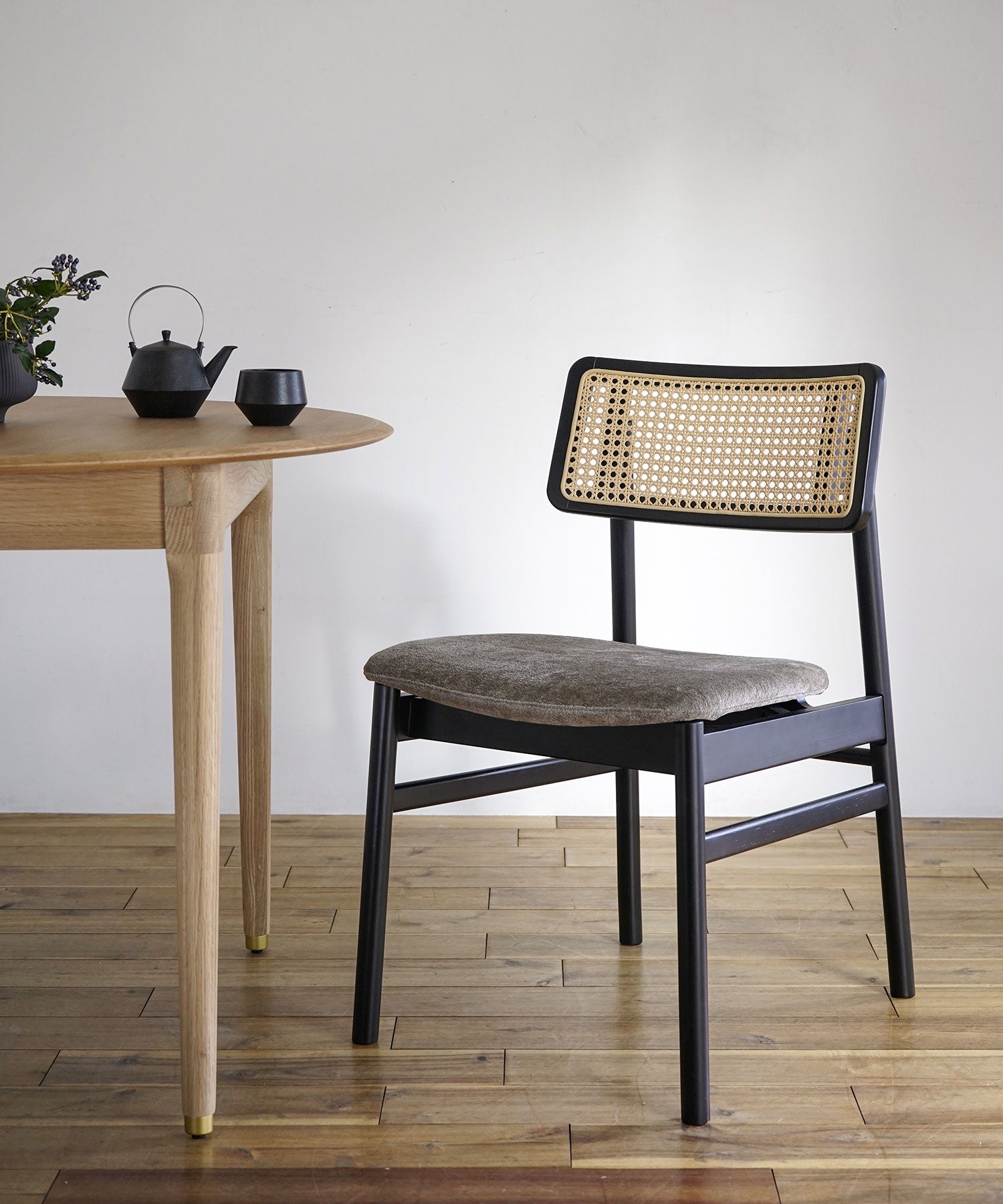 【予約・1月上旬入荷予定】CARINA CHAIR BLACK