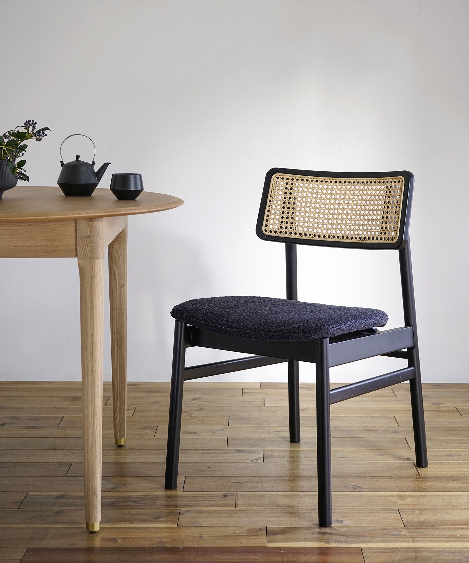 【予約・1月上旬入荷予定】CARINA CHAIR BLACK