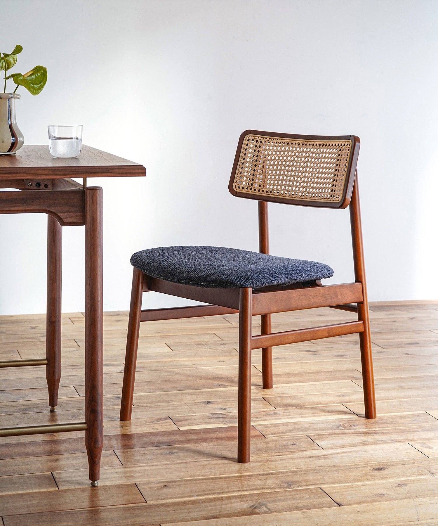 【予約・12月下旬入荷予定】CARINA CHAIR BROWN