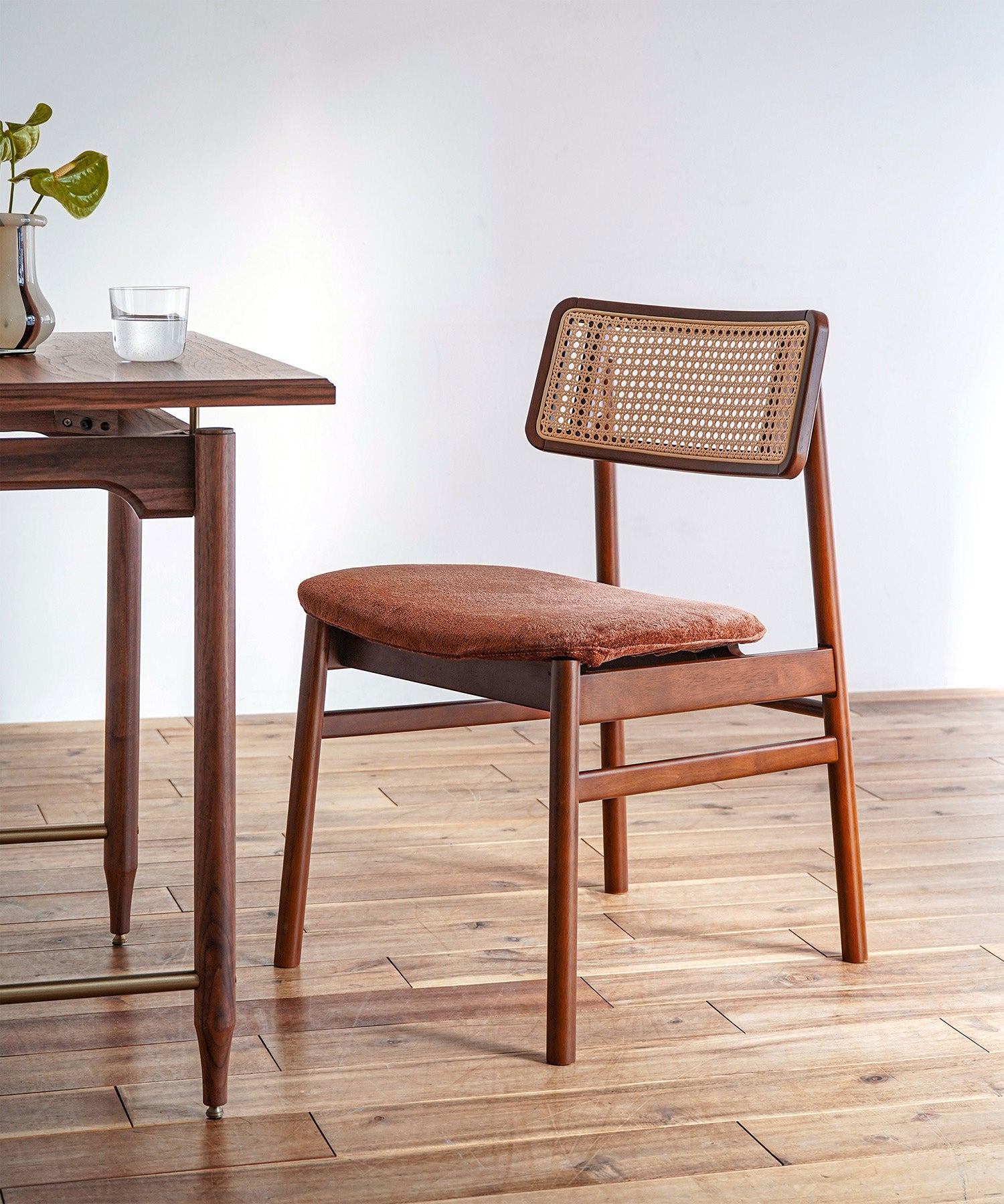 【予約・12月下旬入荷予定】CARINA CHAIR BROWN