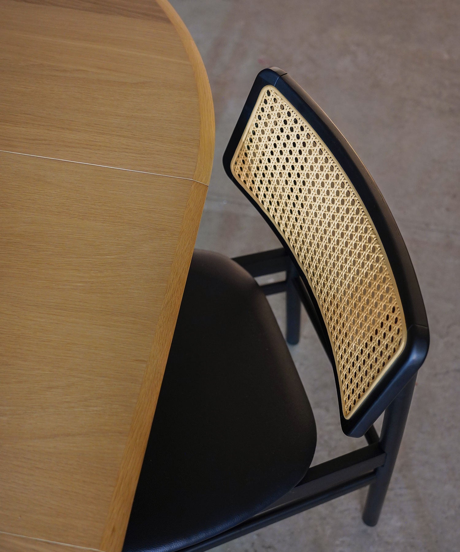 【予約・1月上旬入荷予定】CARINA CHAIR BLACK