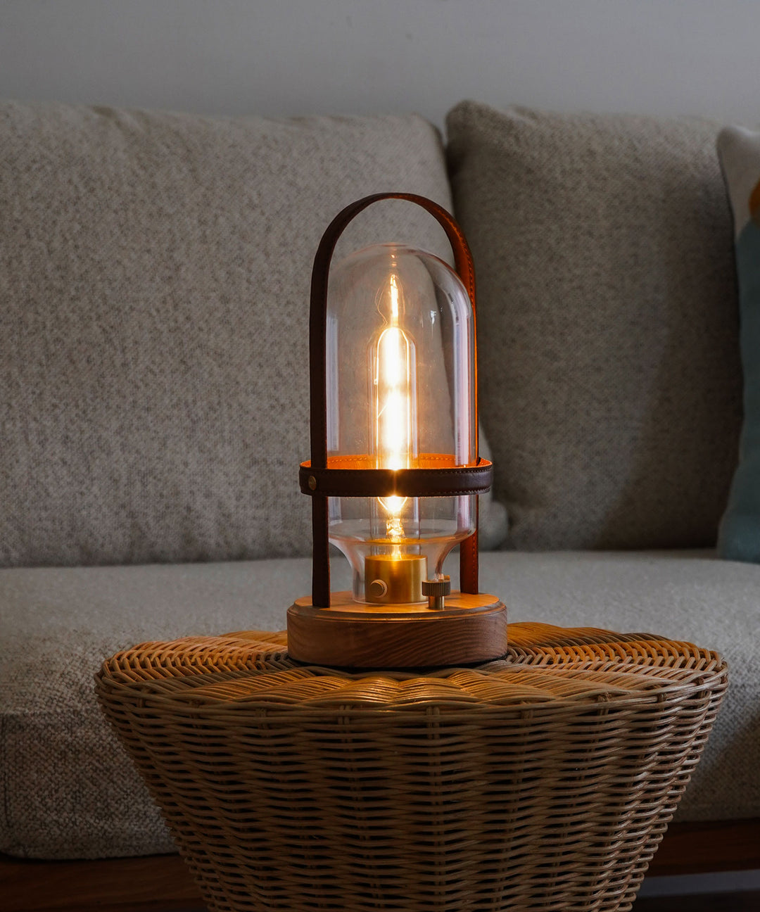 ecruxe（エクリュクス）CYLIN PORTABLE LAMP｜シンプルで個性的