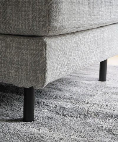 脚部は13cmの高さでお掃除ロボットもスムーズに使えます。