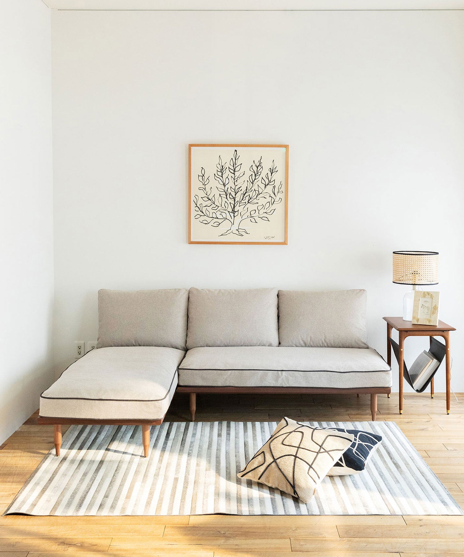 シリーズのソファと組み合わせれば、3人掛けのL字ソファにできます。