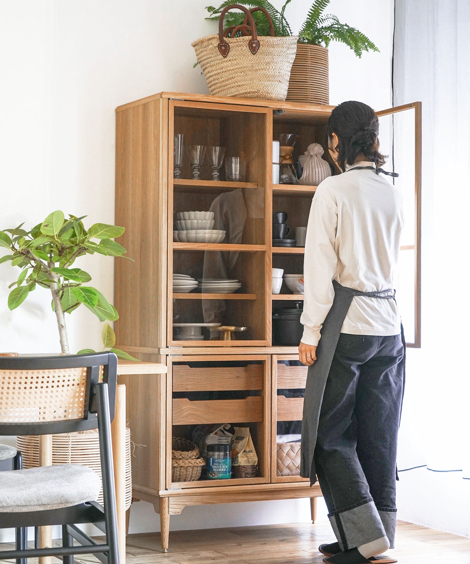 EPI GLASS CABINET