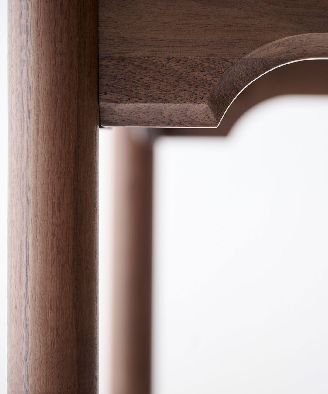 ecruxe（エクリュクス）EPI DINING TABLE 800 WALNUT | 高品質な安定感