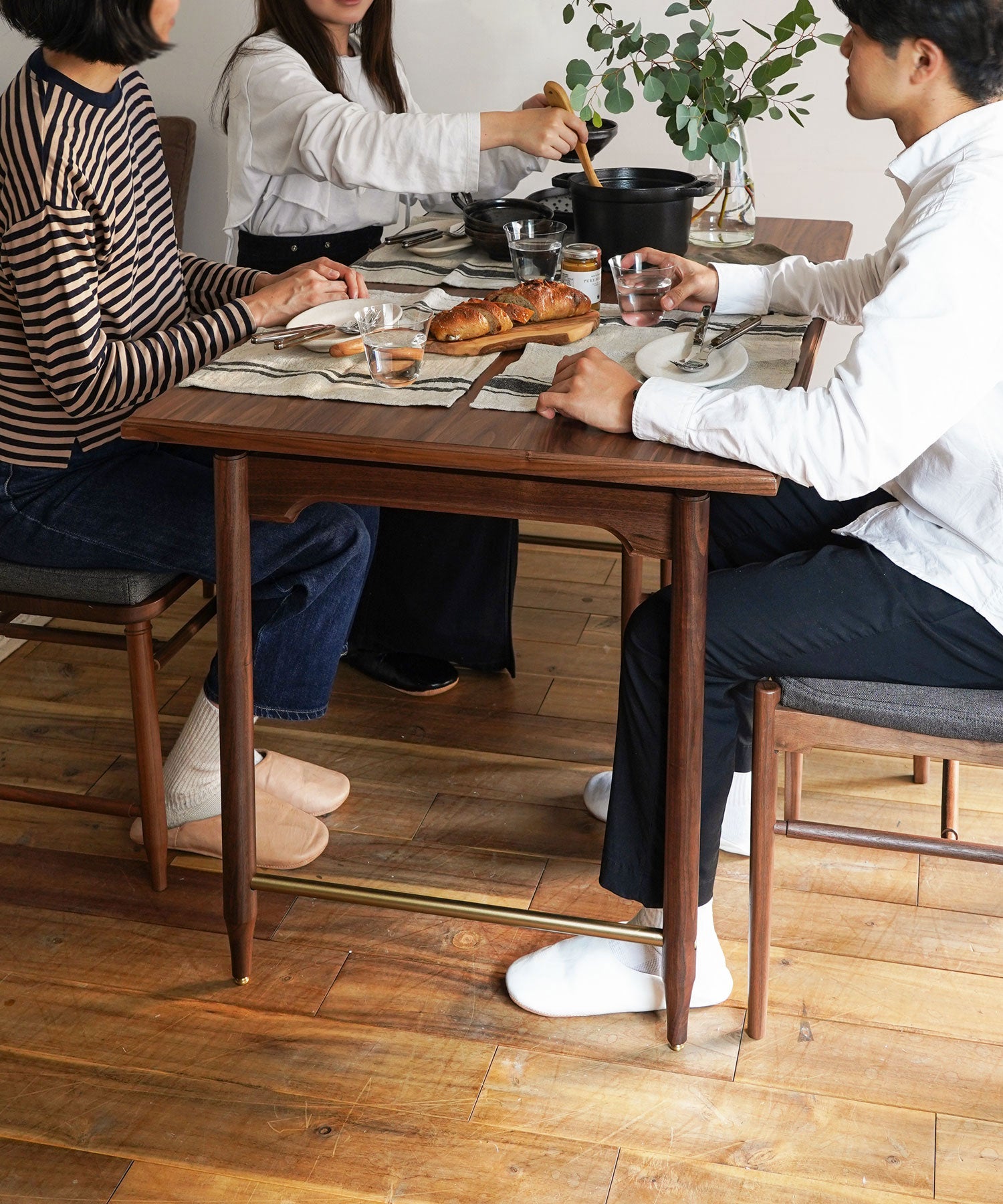 EPI DINING TABLE WALNUT 1200