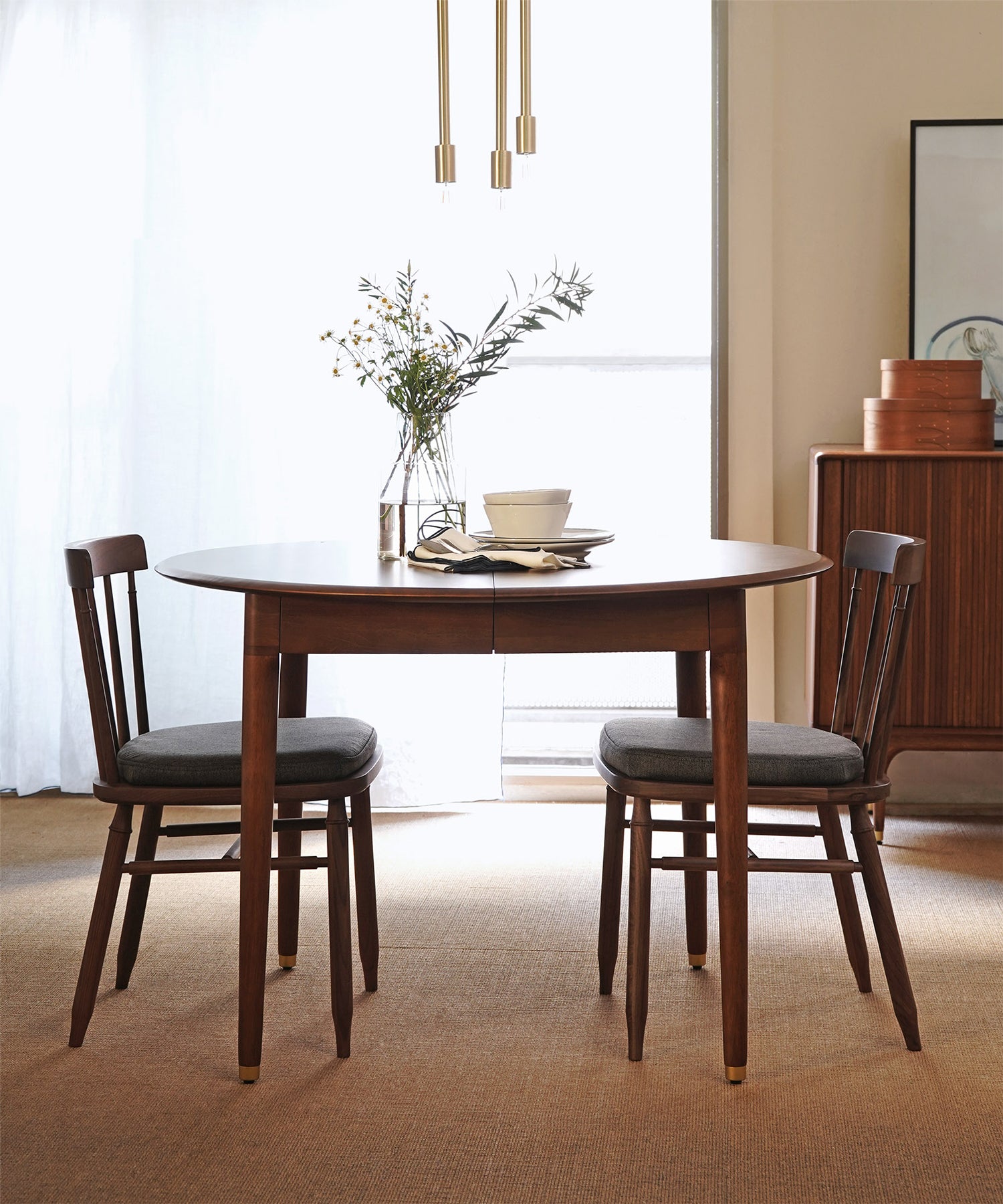 【予約・12月中旬入荷予定】JULIE ROUND EXTENSION DINING TABLE