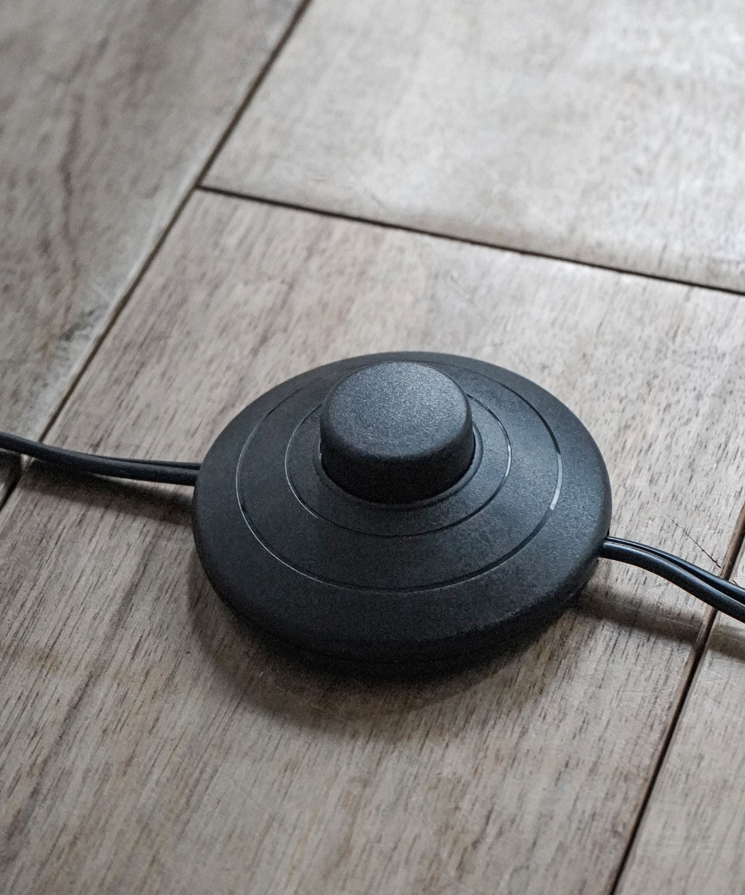 中間スイッチ付きコンセント