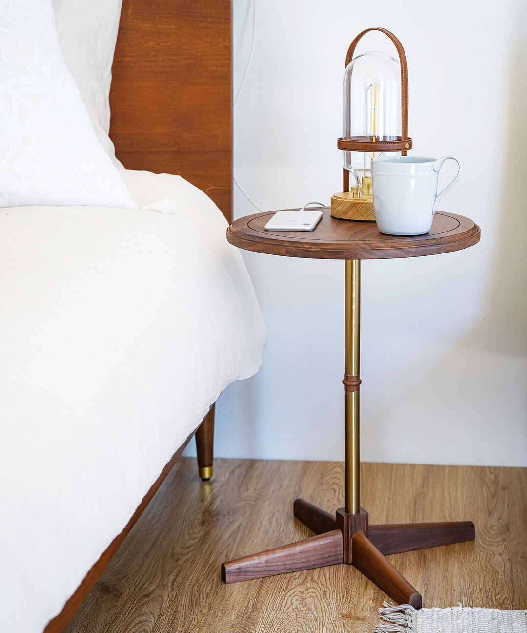 ecruxe（エクリュクス）LIEN ROUND SIDE TABLE WALNUT｜真鍮塗装と木材