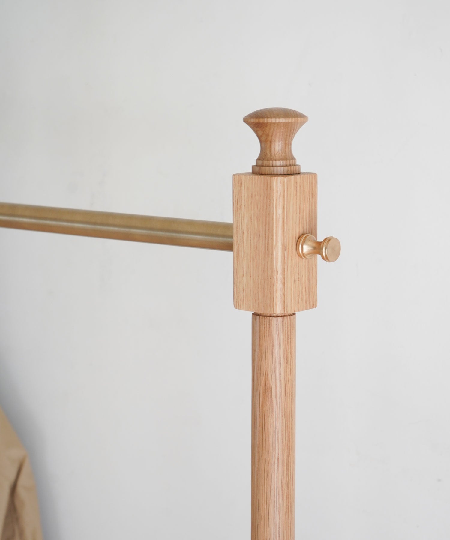LIEN COAT HANGER RACK OAK