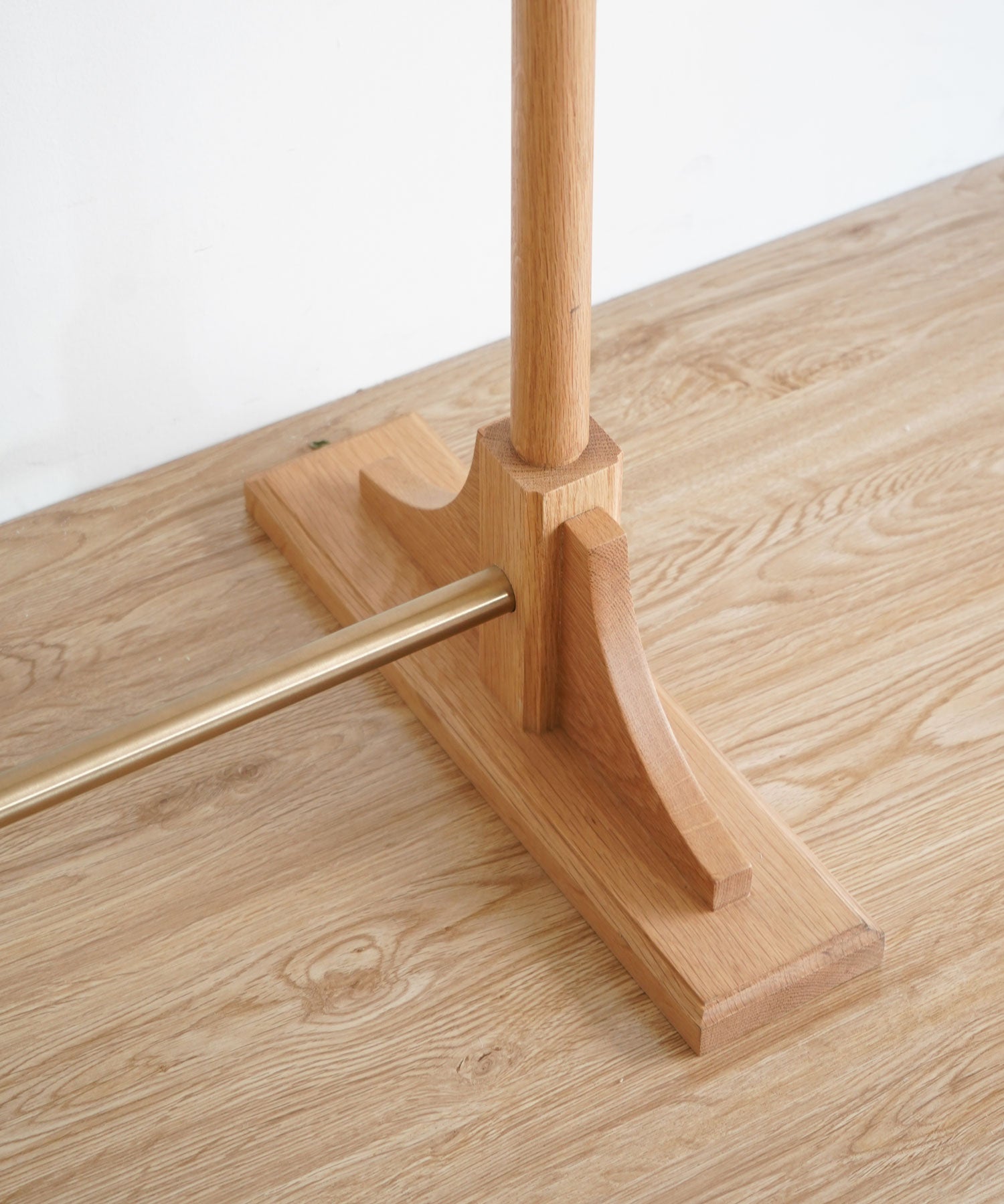 LIEN COAT HANGER RACK OAK