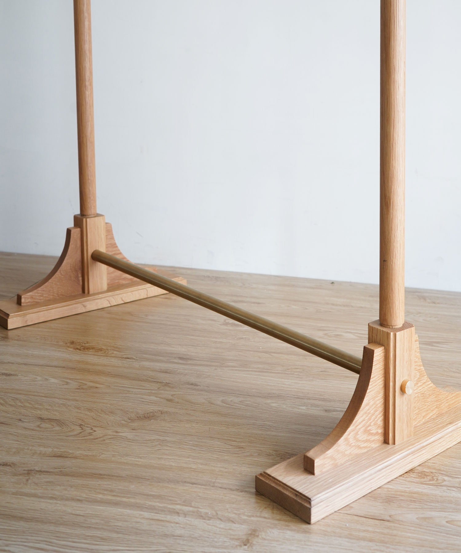 LIEN COAT HANGER RACK OAK