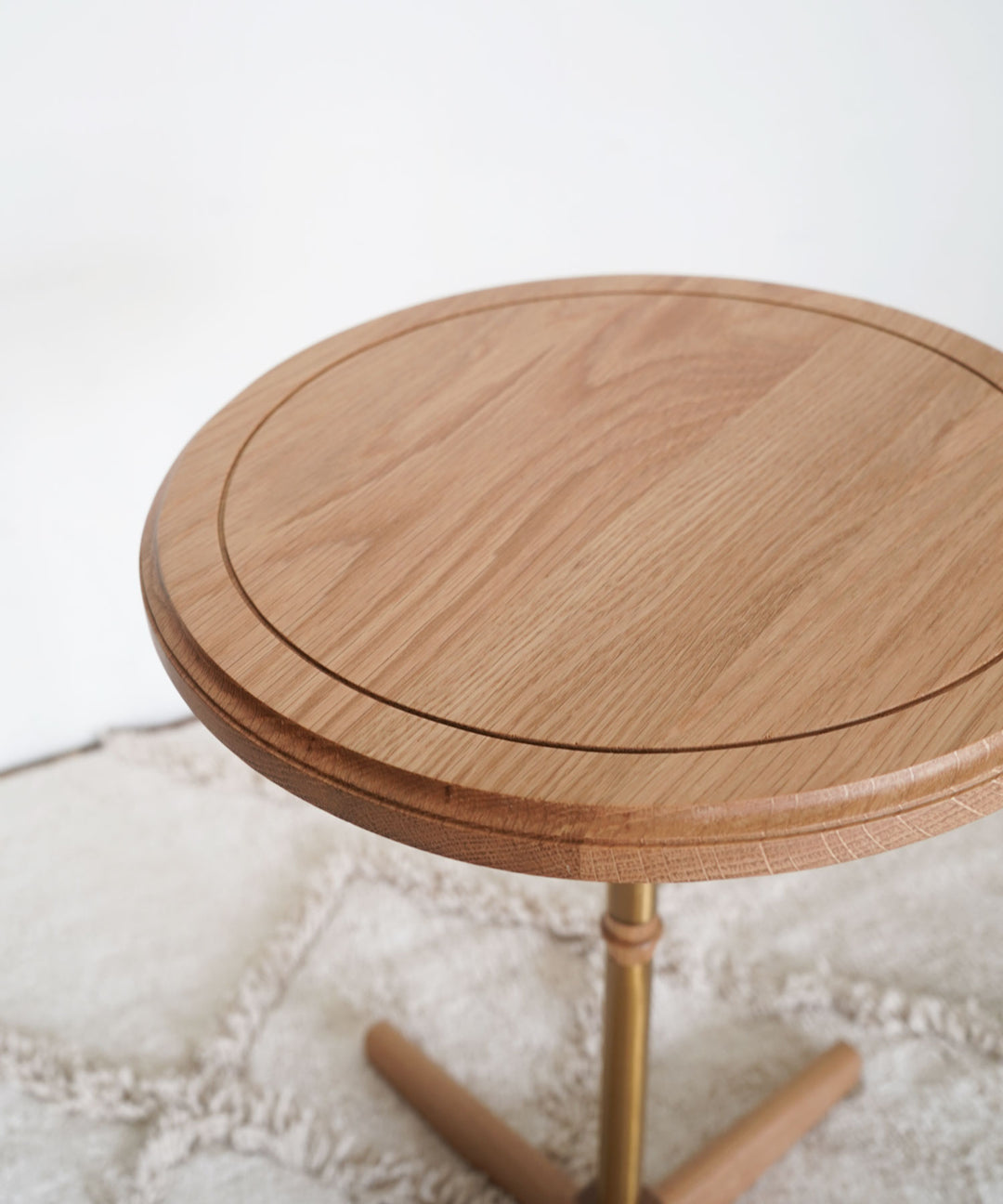 ecruxe（エクリュクス）LIEN ROUND SIDE TABLE OAK｜真鍮塗装と木材の