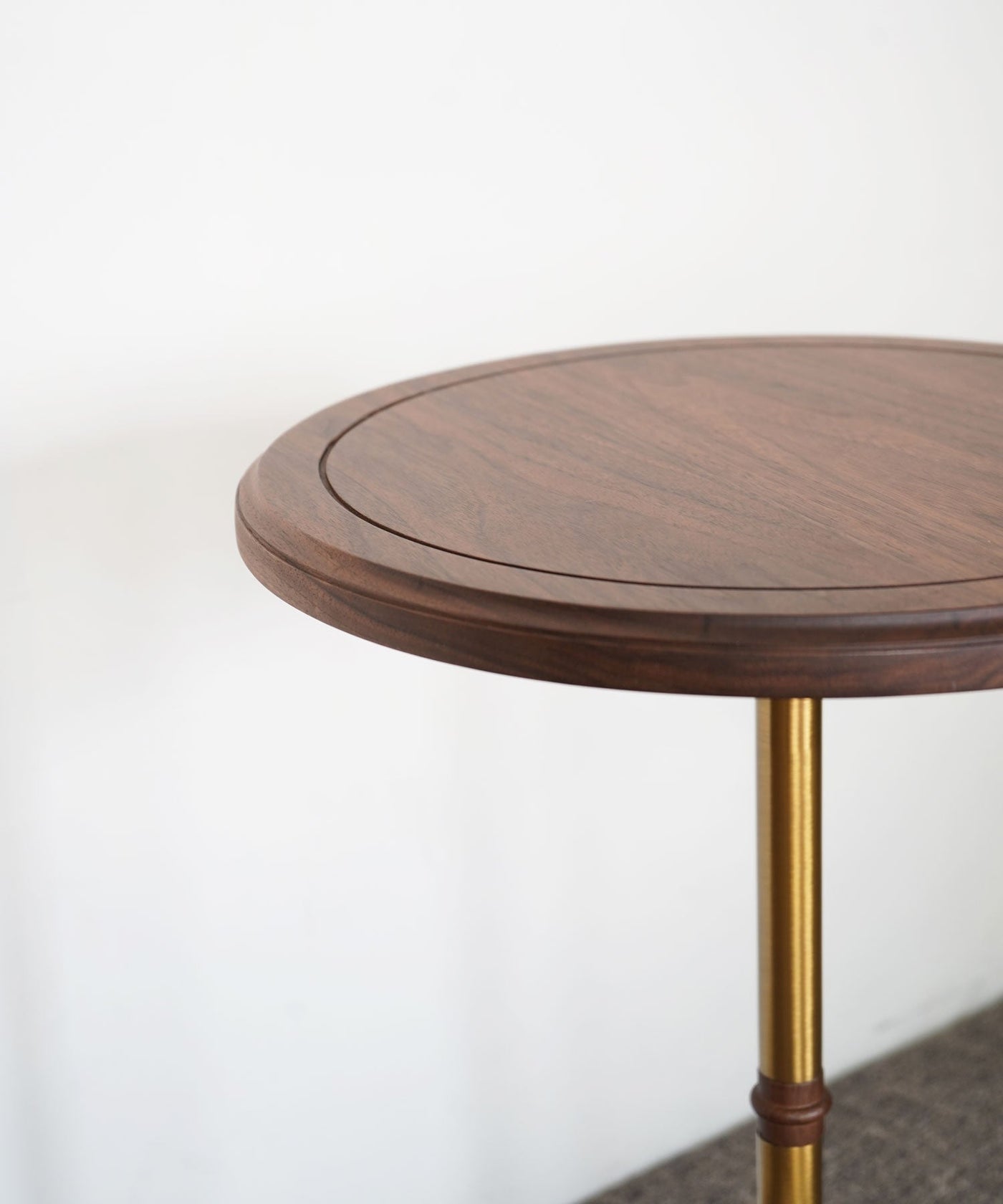 【ecruxe（エクリュクス）】 LIEN ROUND SIDE TABLE WALNUT