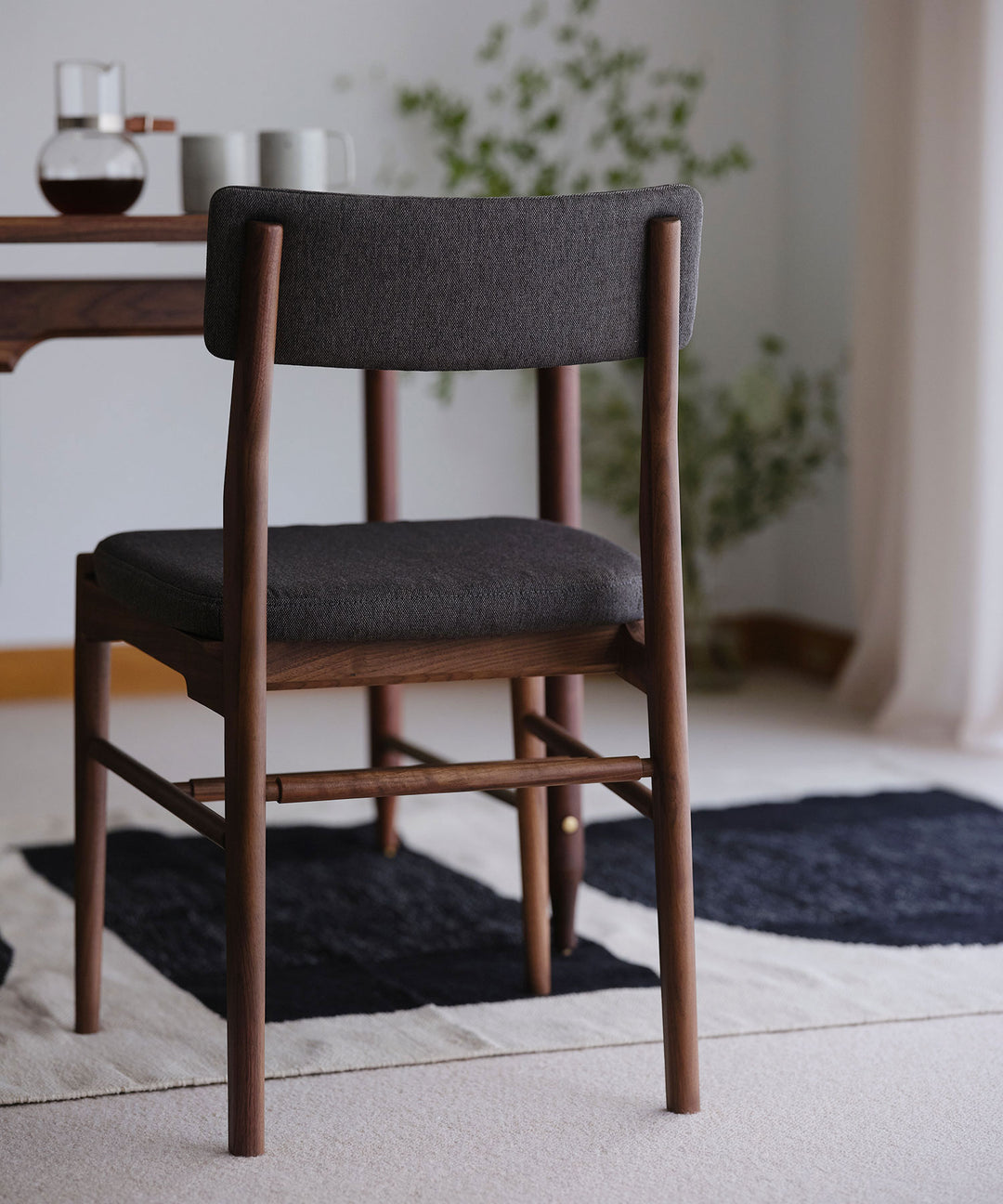 ころん　タイムレスコンフォート　ecruxe エクリュクス ecruxe（エクリュクス）PREMIE CHAIR WALNUT｜クラシカルなデザインと