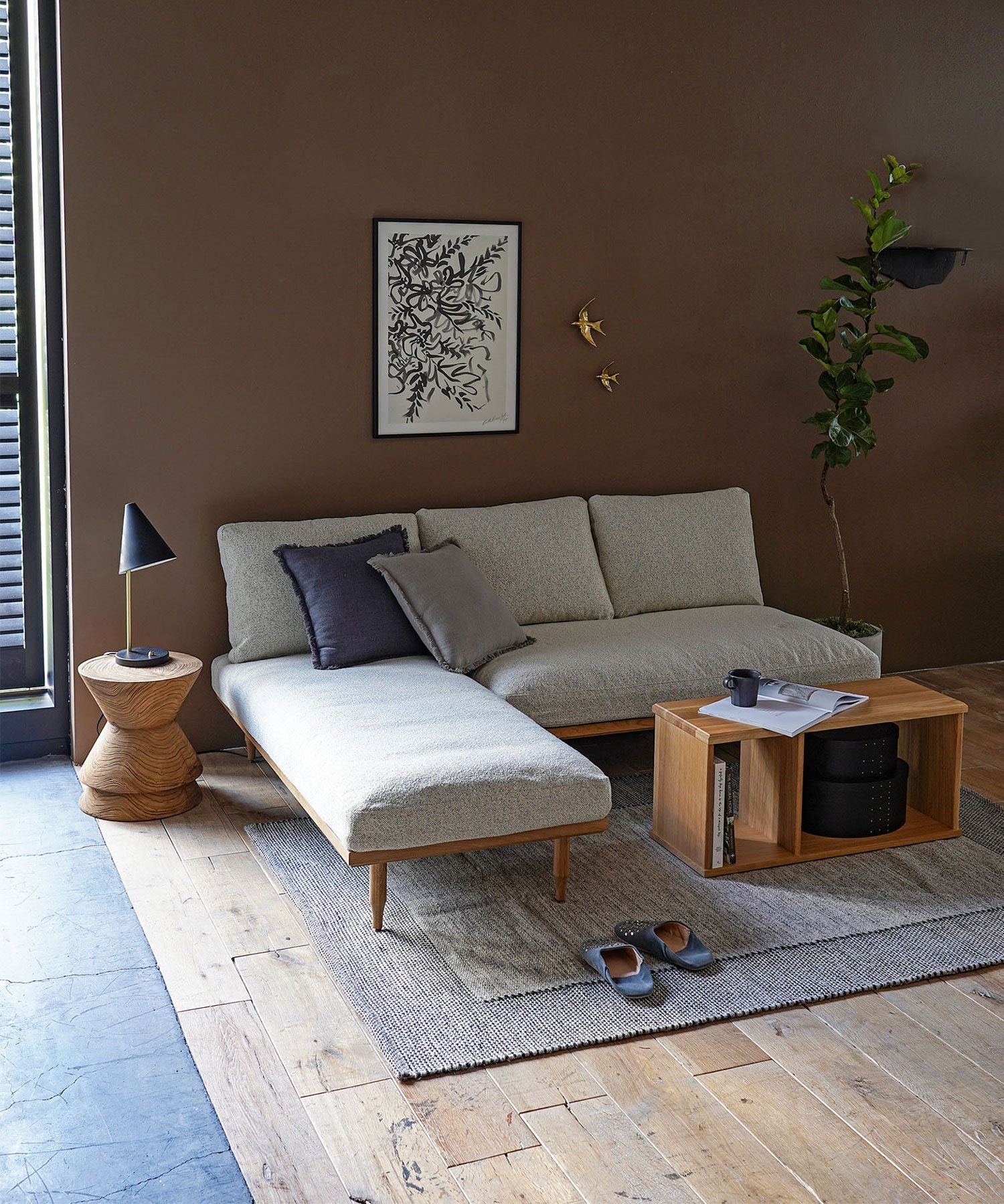 シリーズのソファと組み合わせれば、3人掛けのL字ソファにできます。