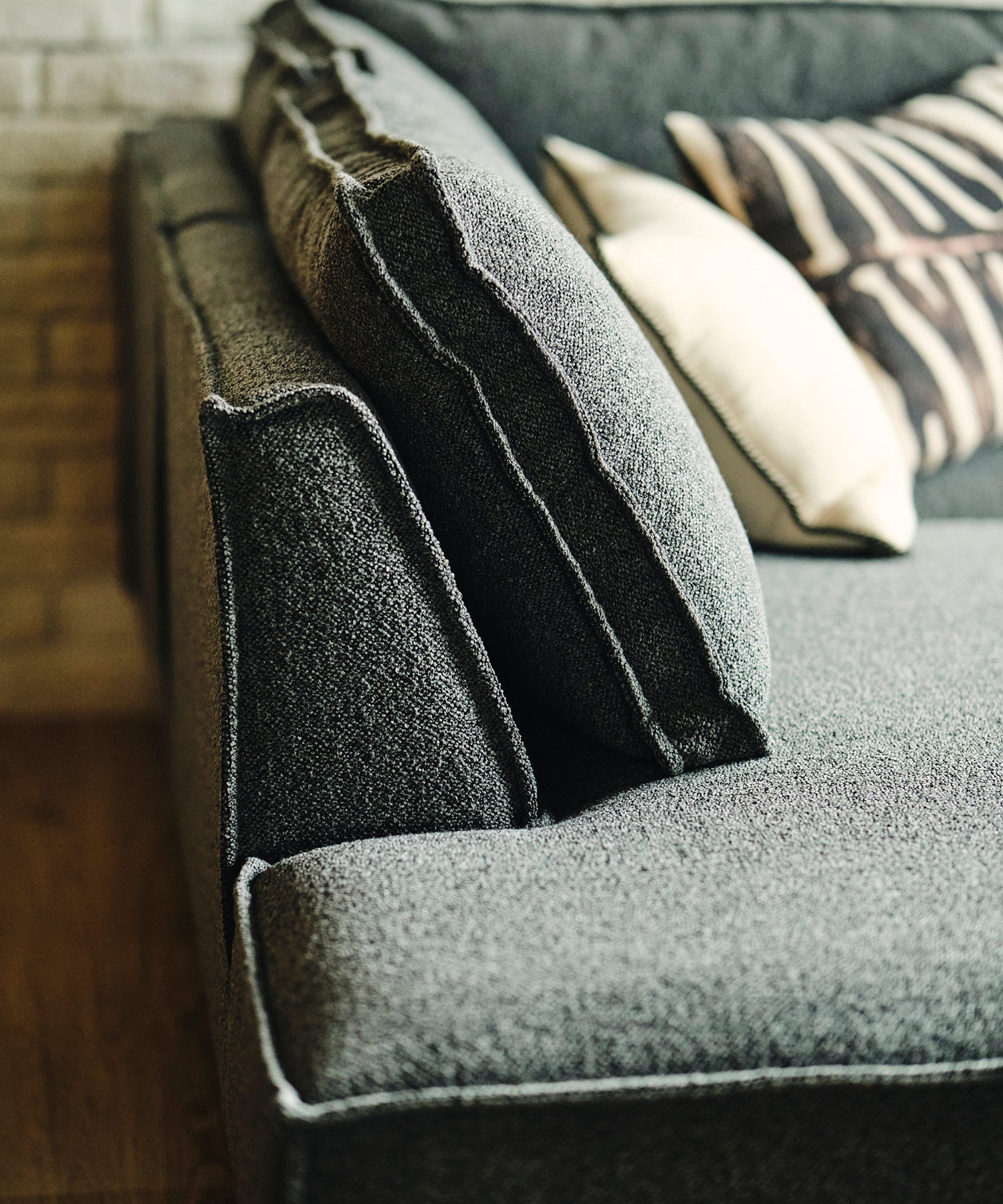 背もたれは体にフィットする角度に設計