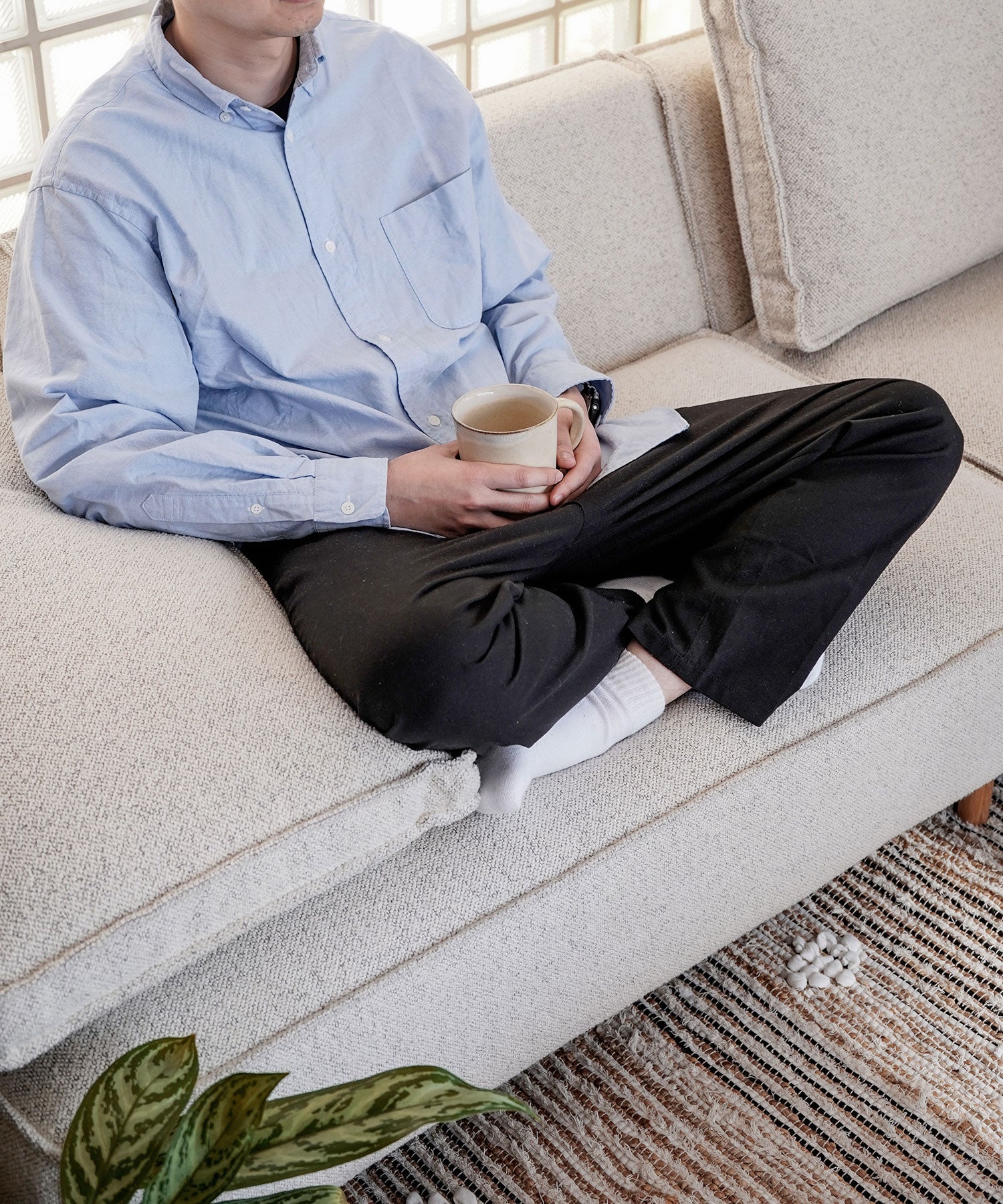 あぐらをかいても座面広々