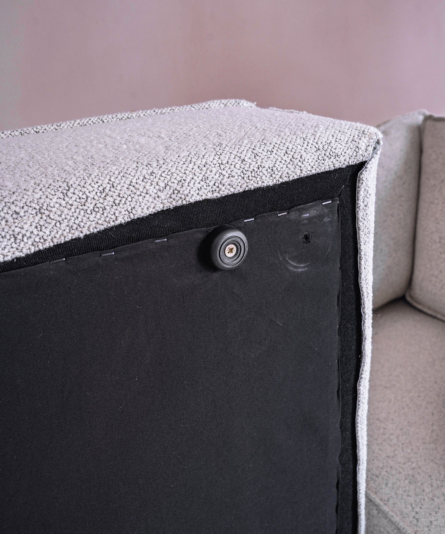 プラスチックパーツ付きで、脚部を外しても使えます