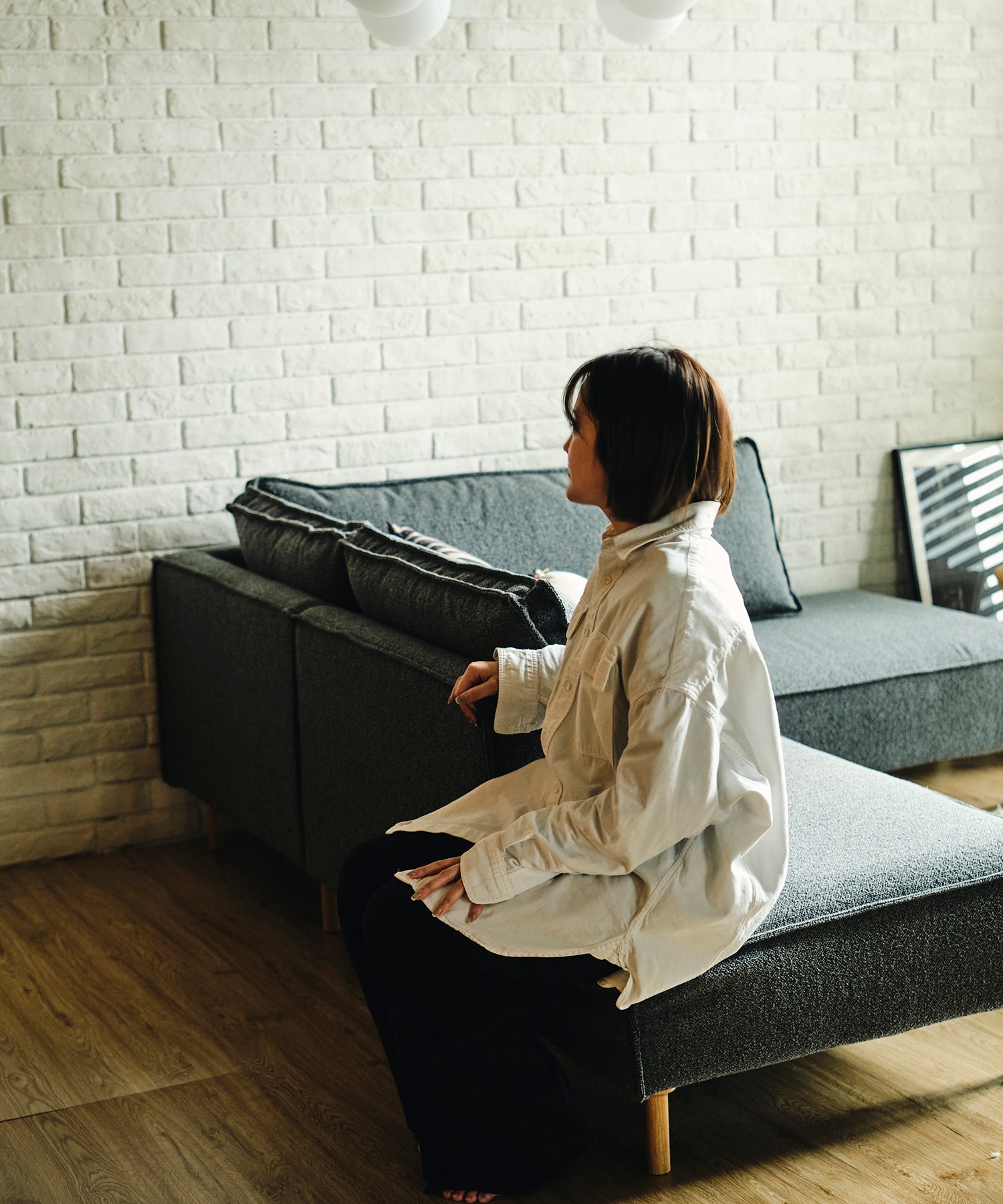 背もたれクッションのない部分には、3方向に向かって座ることが可能