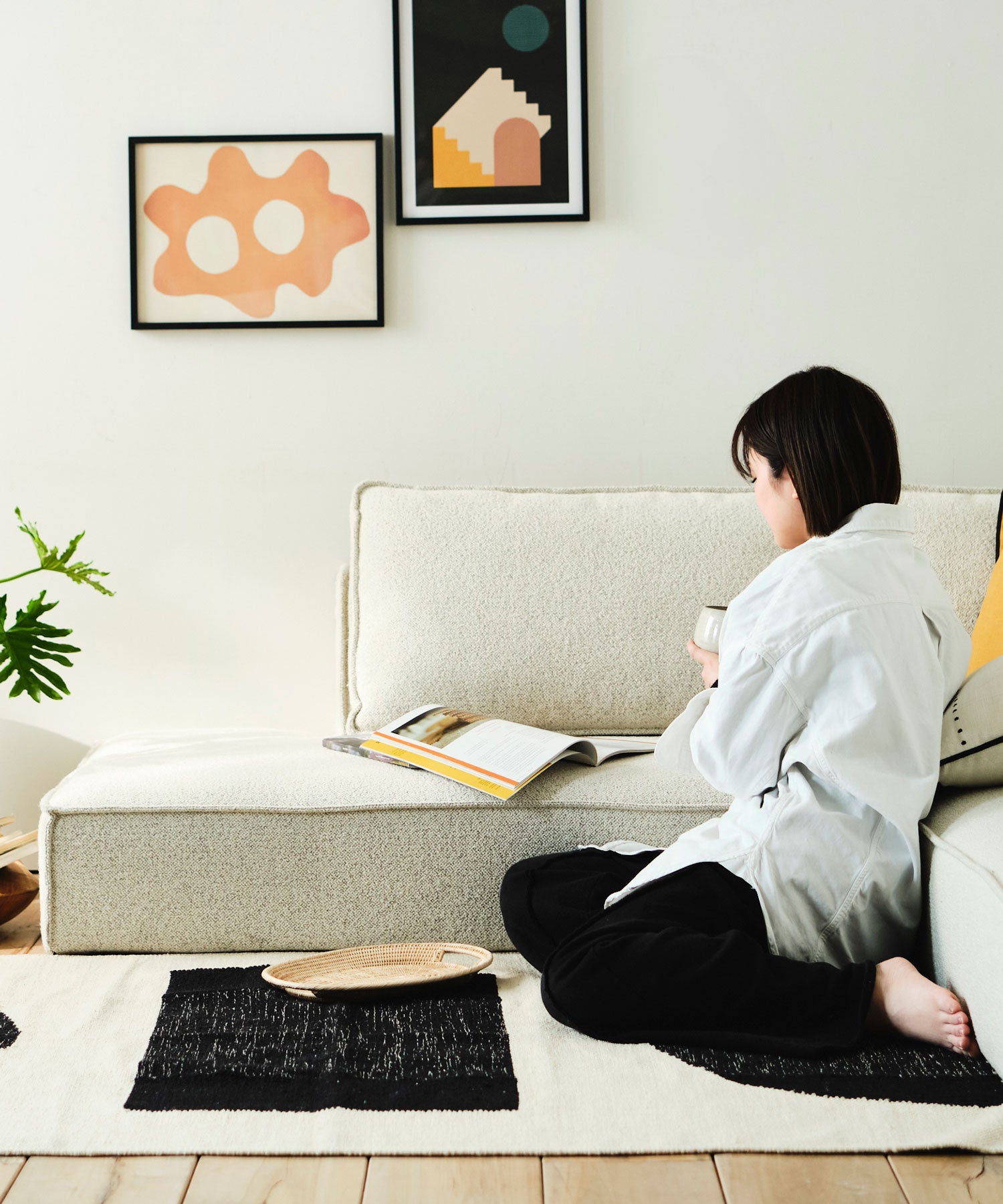 脚を外せば床に近いローソファに