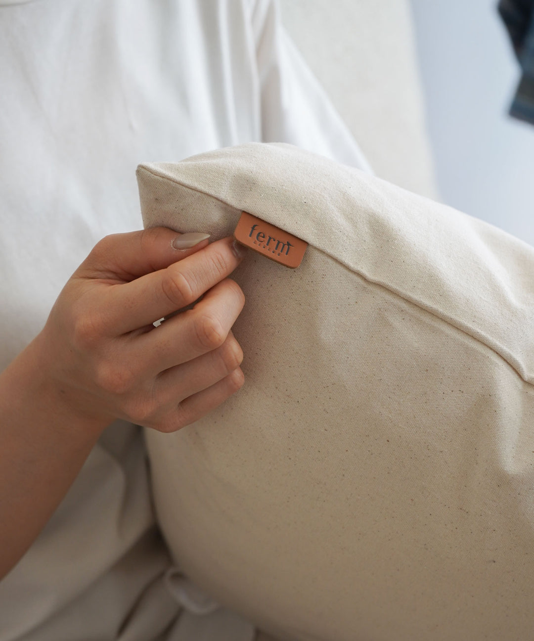 ferm LIVING Pose Cushion - 創造性とつながりを象徴するオーガニック