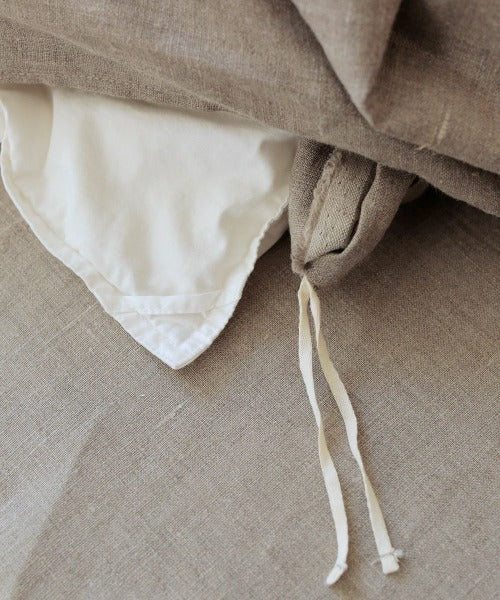 ヨレ防止用の紐が四隅に付きます