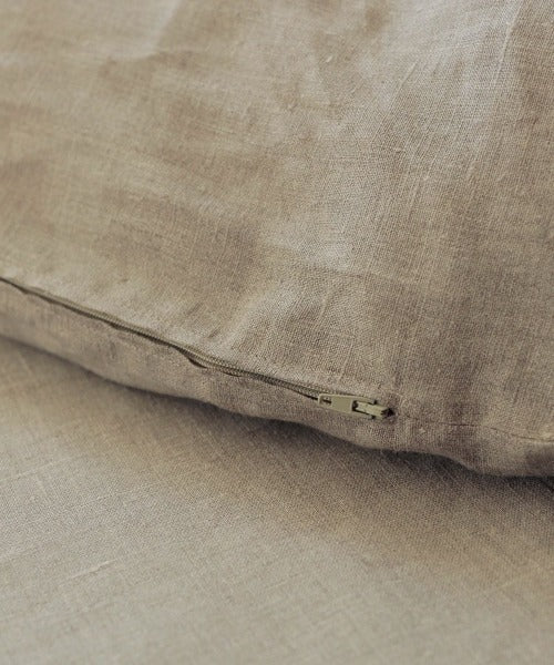 サイドはジッパーで開閉できます