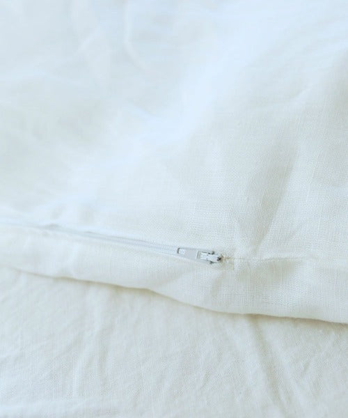 サイドはジッパーで開閉できます