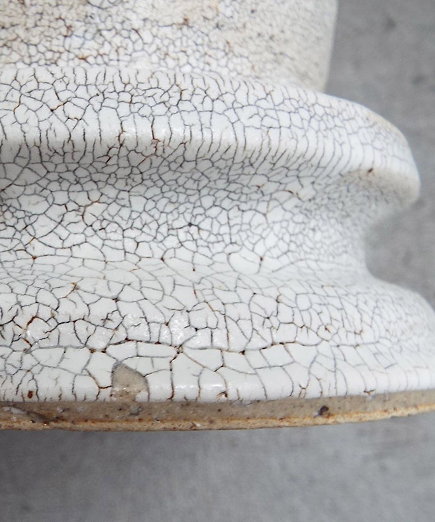 表面が剥がれて見える場合がありますが、かいらぎの特徴でありご使用上問題はありません。