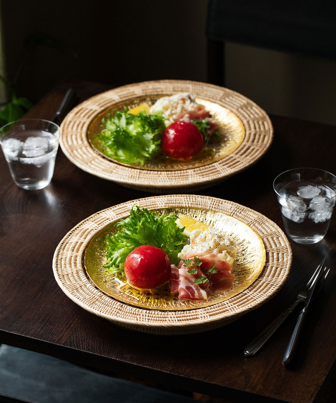 Frangipani Rattans（フランジパニラタン）アンダープレート｜繊細な