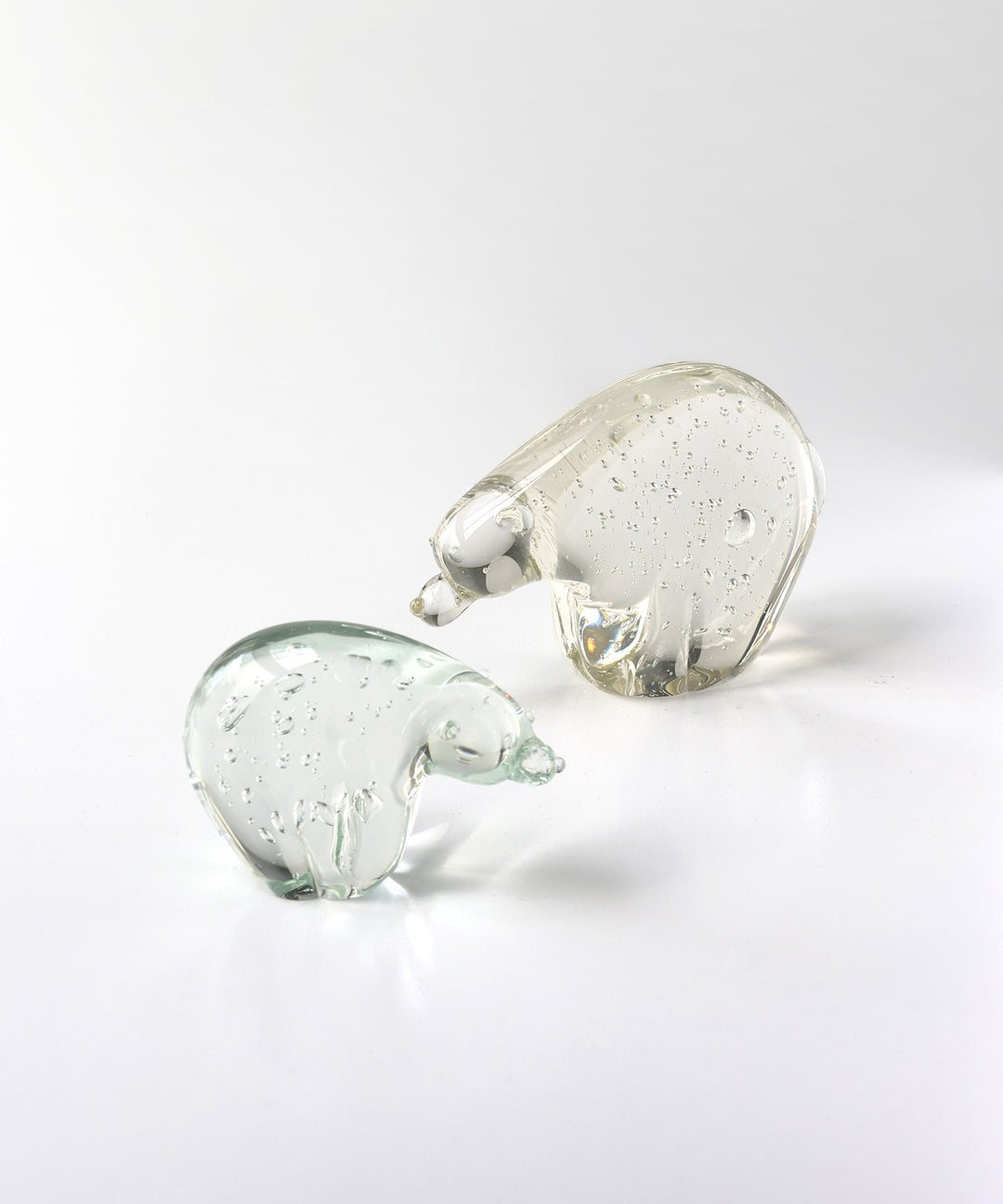 Glass Object polar bear S｜手作業で生まれる気泡と光の反射が美しい