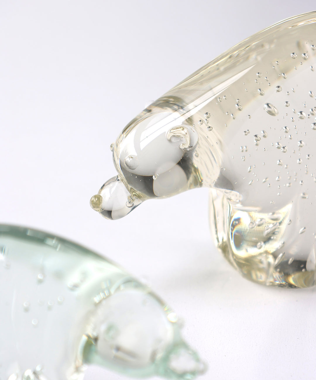 Glass Object polar bear S｜手作業で生まれる気泡と光の反射が美しい
