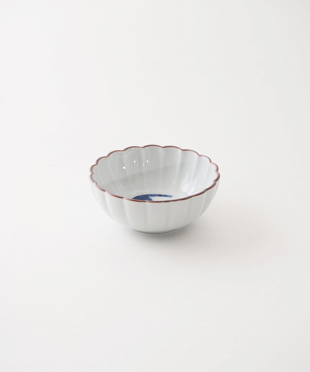 呉須猫 菊割小付｜波佐見焼の伝統美と猫デザインが融合した小皿