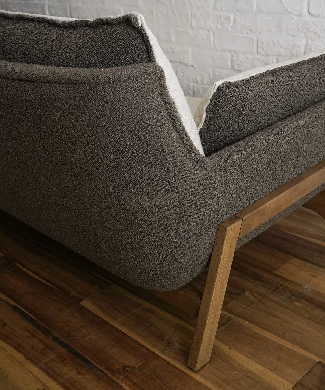 HALO（ハロー）WOODNEST 2P SOFA｜木の温もりとリバーシブルクッション