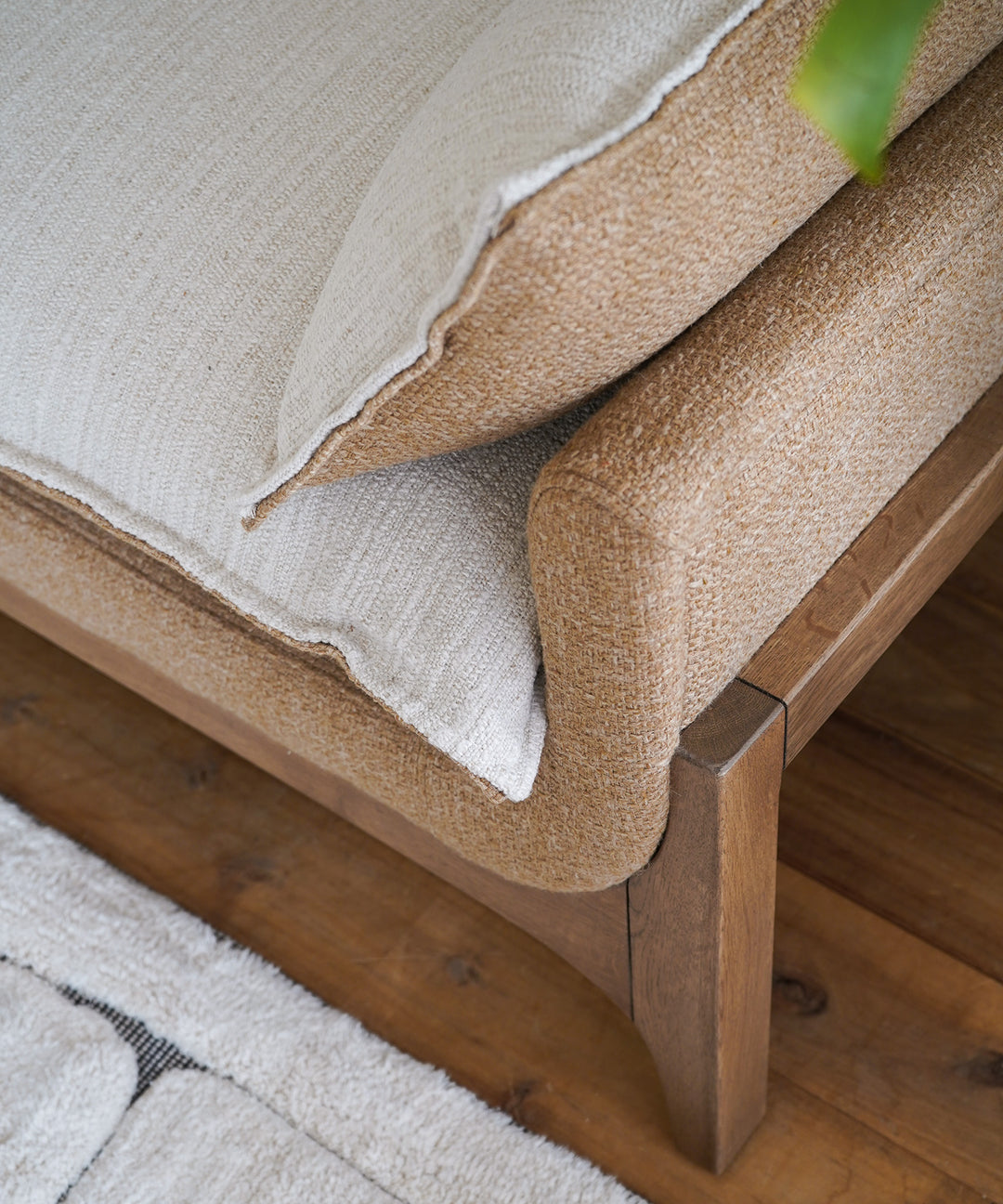 HALO（ハロー）WOODNEST 2P SOFA｜木の温もりとリバーシブルクッション