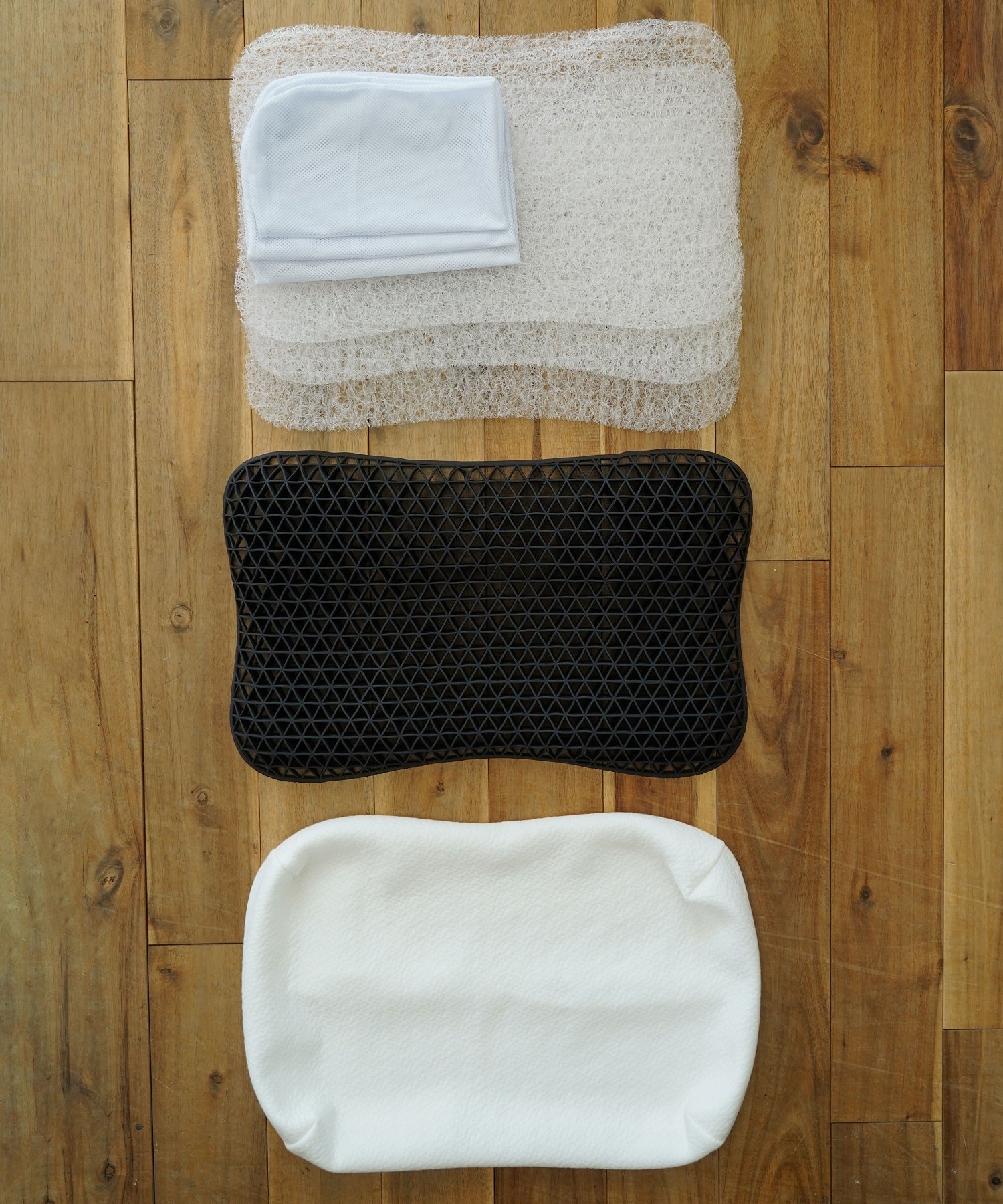 枕本体パーツ4点、内カバー3点、専用カバー1点の8点セットとなります